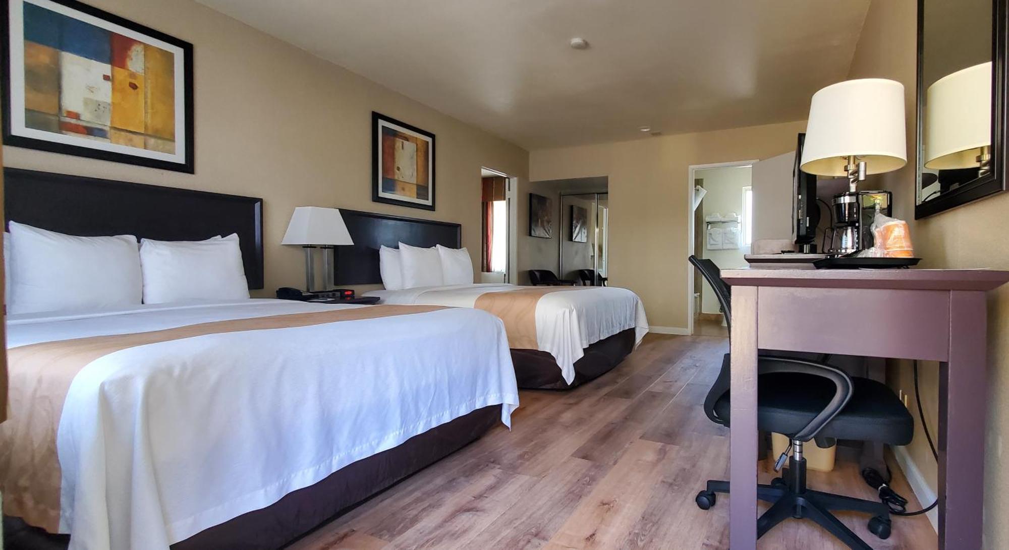 Suite Familiar - 2 camas grandes y 1 doble - No fumadores