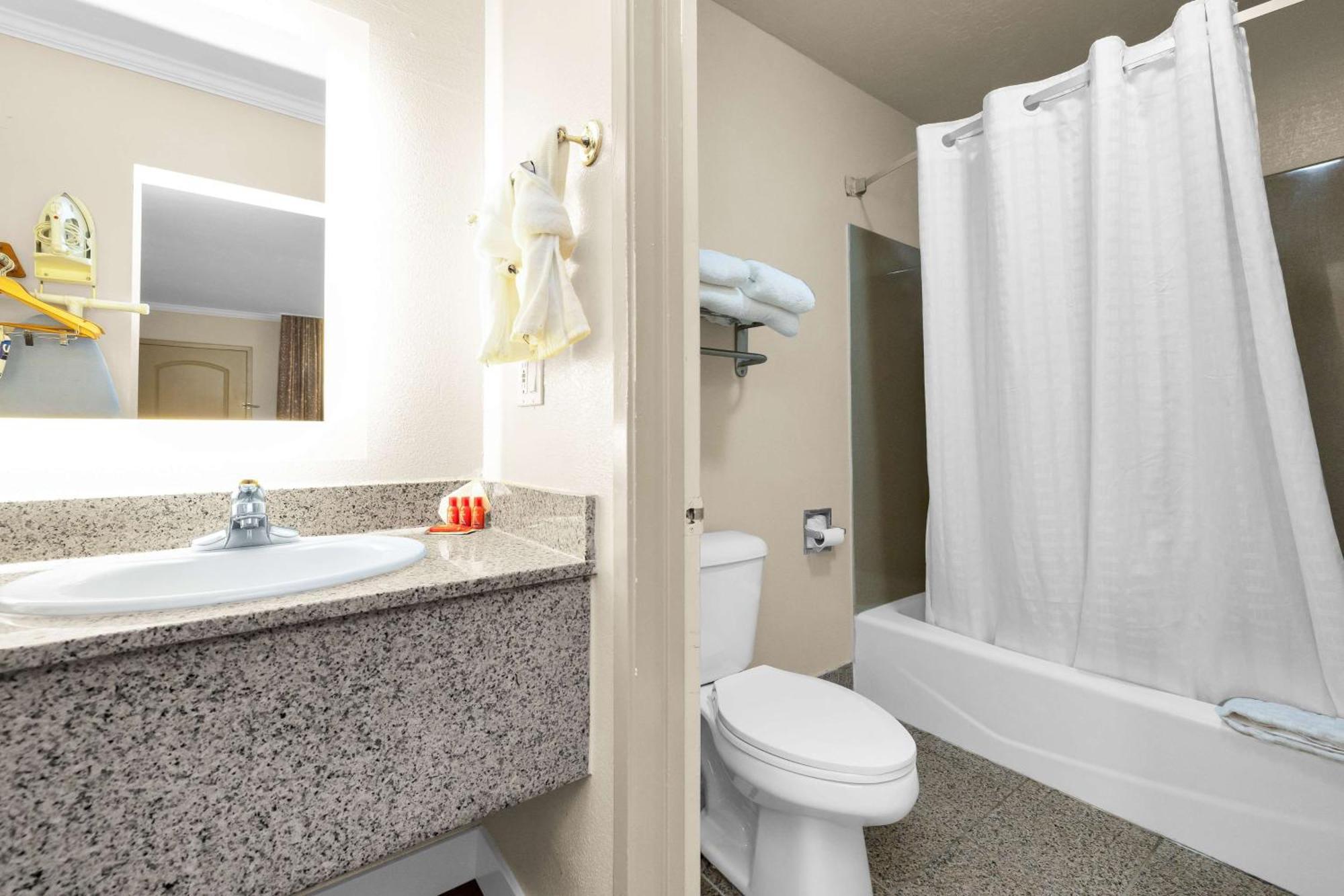 Doppelzimmer mit Badewanne - rollstuhlgerecht/ Nichtraucher
