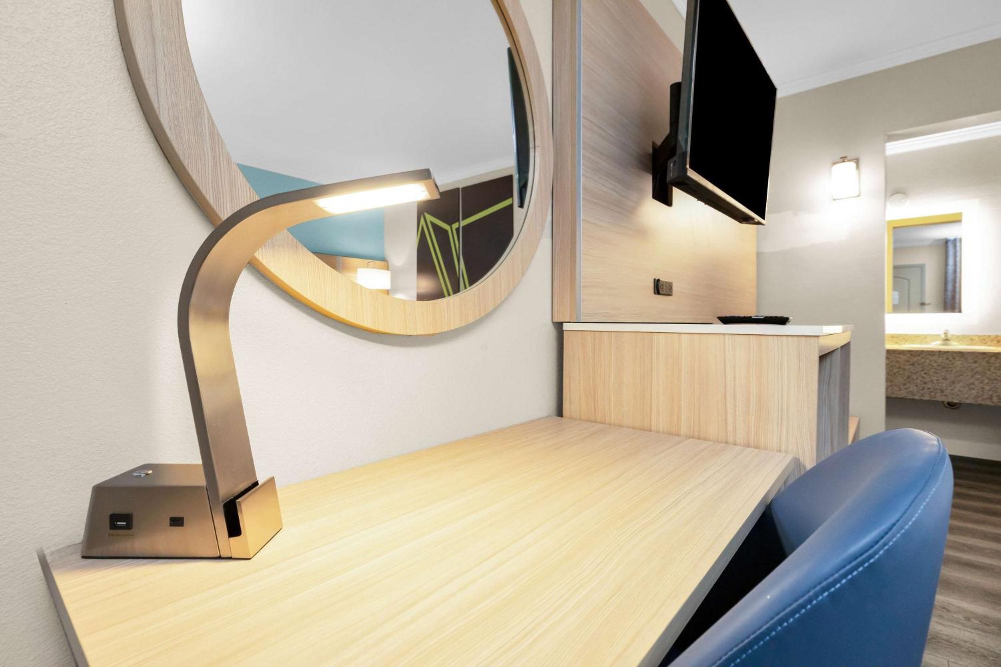 Zimmer mit Queensize-Bett und rollstuhlgerechter Dusche, barrierefrei - Nichtraucher