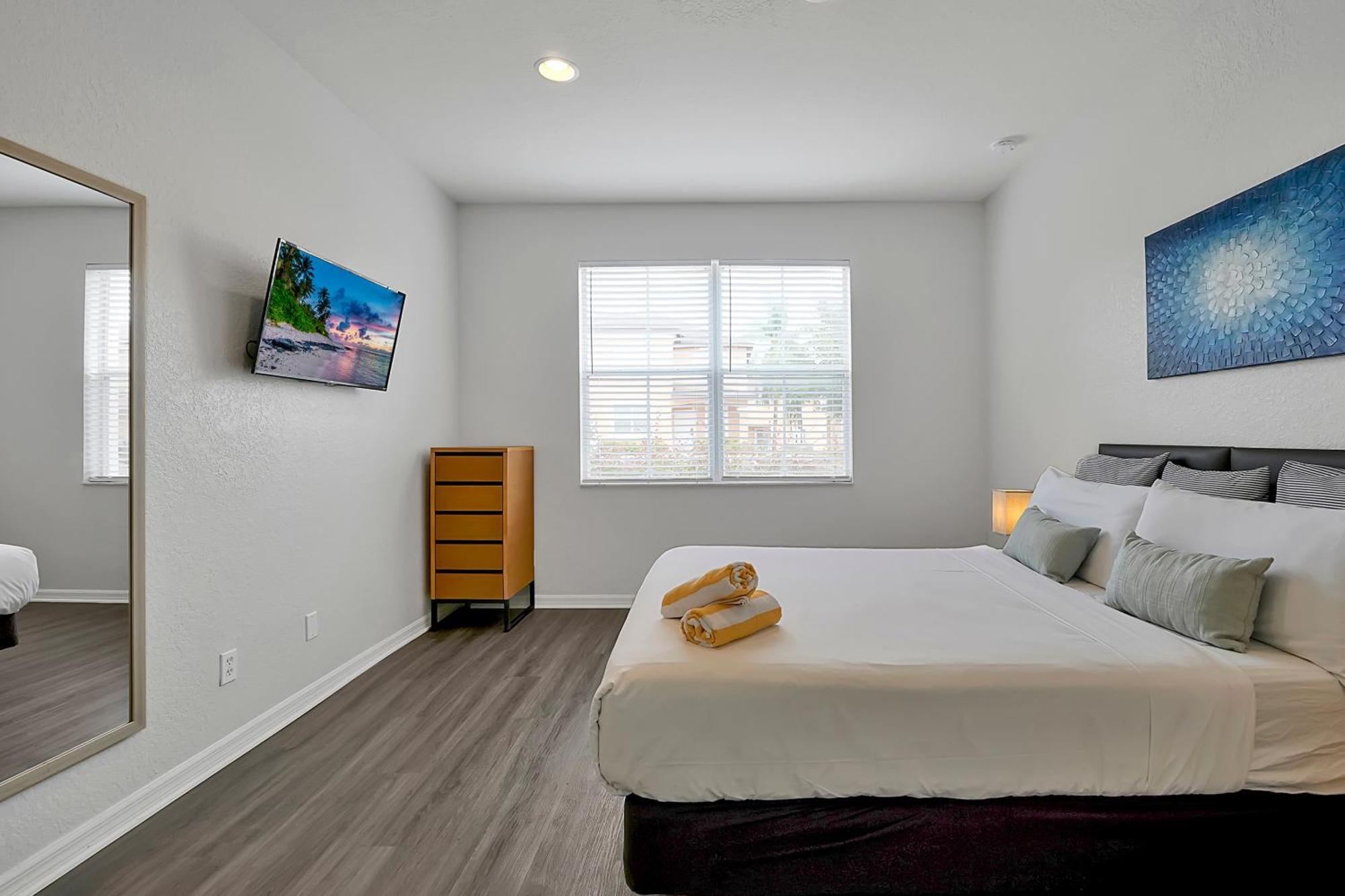 Four-Bedroom Townhouse Private Hot Tub 1329 Sq Ft