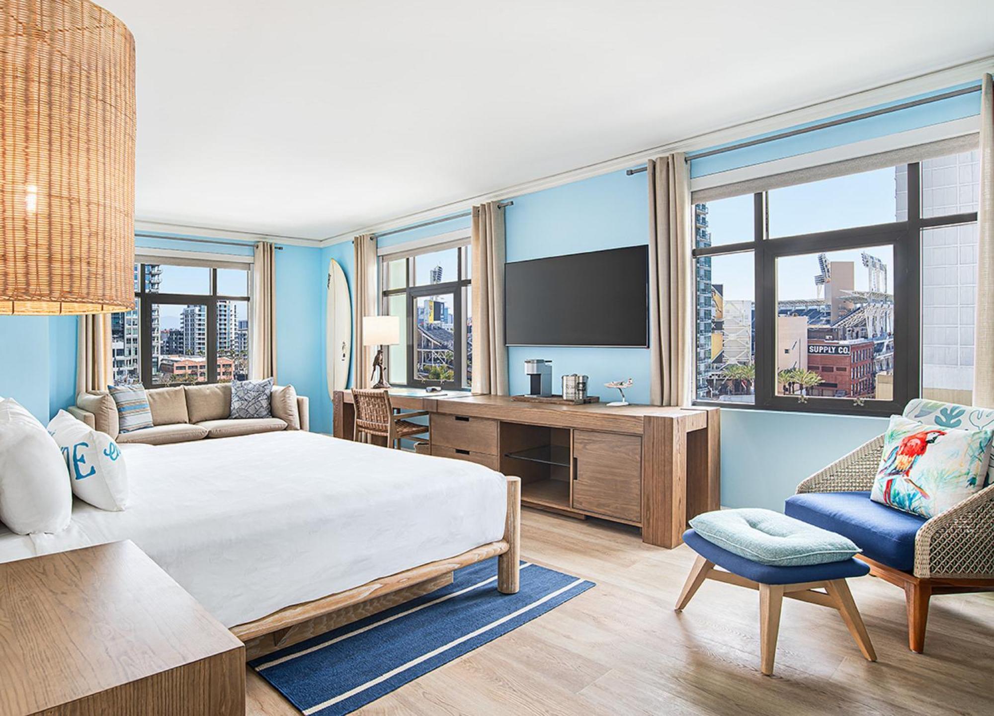 Deluxe Eckzimmer mit Kingsize-Bett und Whirlpool