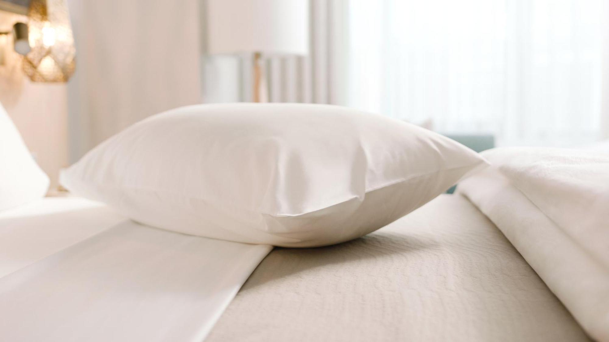 Classic King Room with Roll-in Shower - Mobility Accessible,1547088871:JPEG