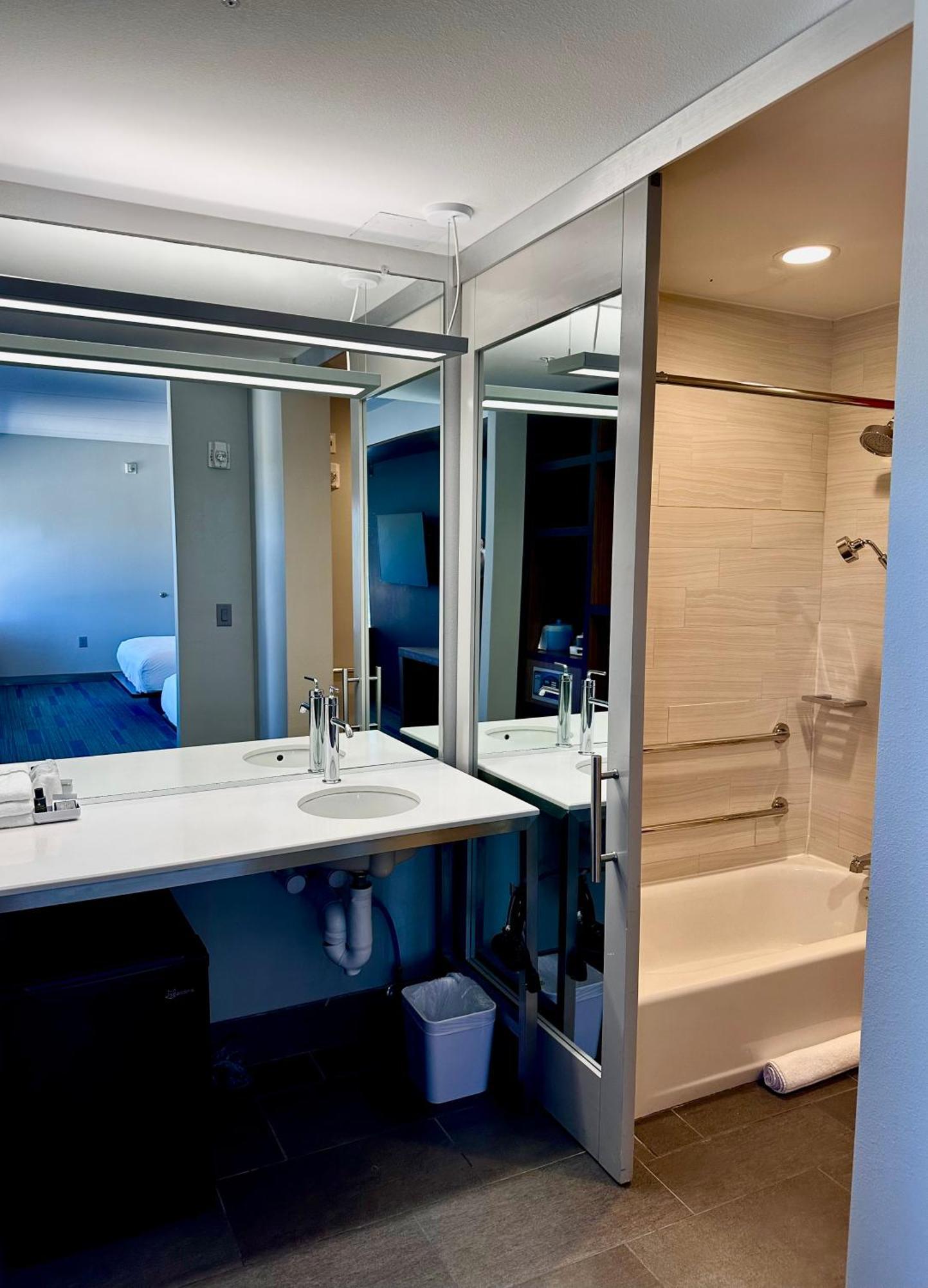 Aloft Double Queen, Guest room, 2 Queen