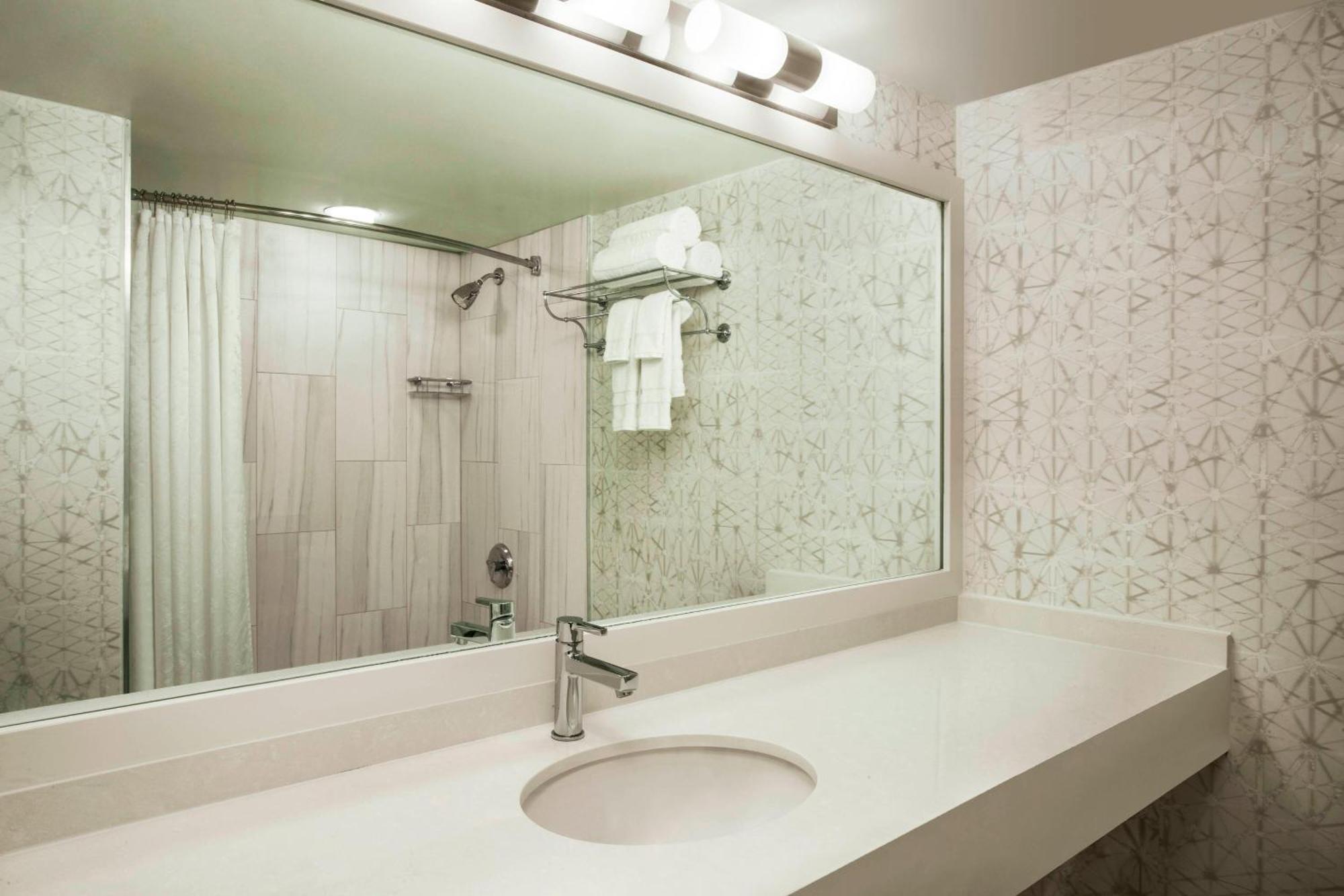 One-Bedroom Suite,1550084338:JPEG