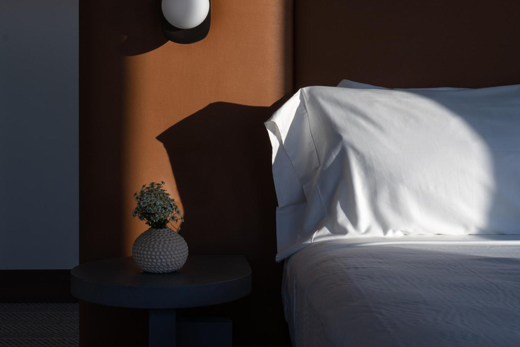 Corner King Room