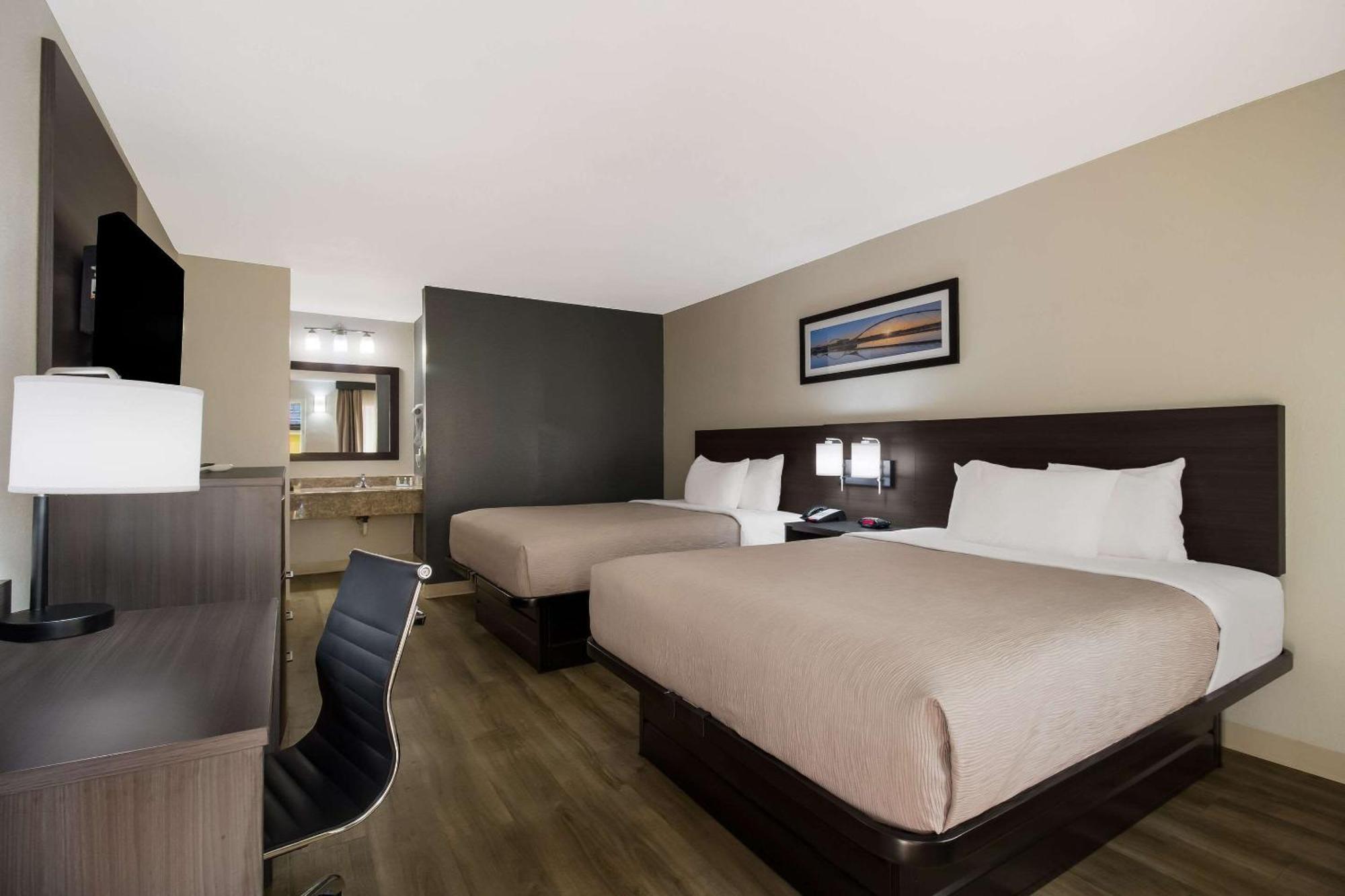 Quadruple Room Two Queen Beds Non Smoking