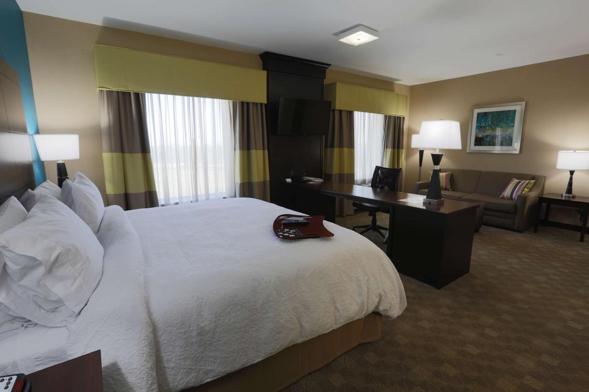 King Studio Suite with Sofa Bed - Hearing Access/Non-Smoking