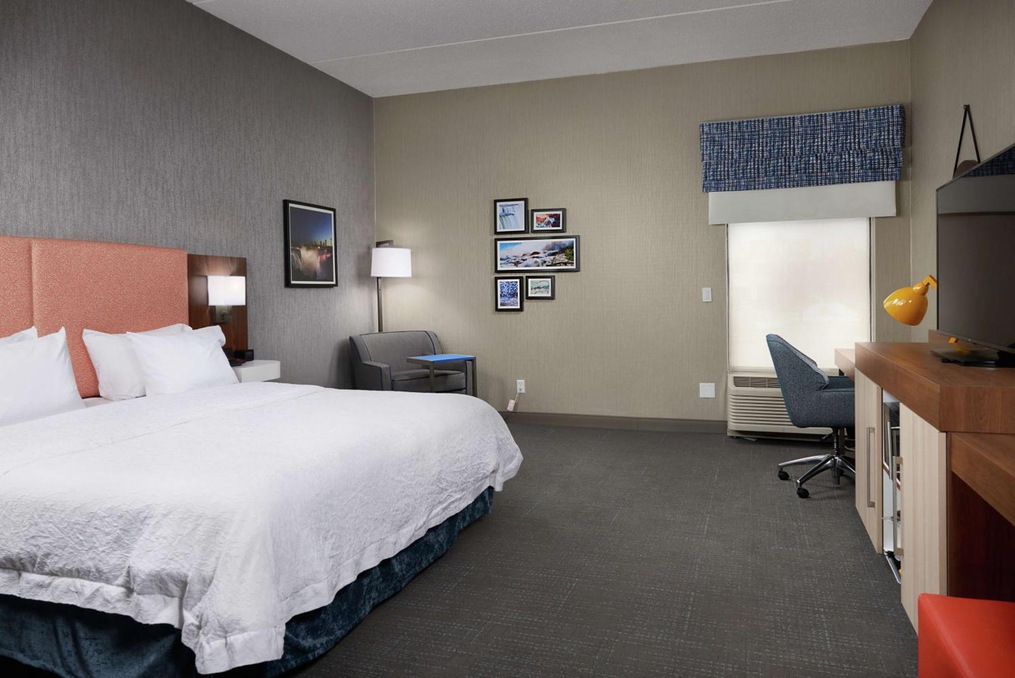 King Room Accessible Tub Mobility Hearing Access or Non-Smoking