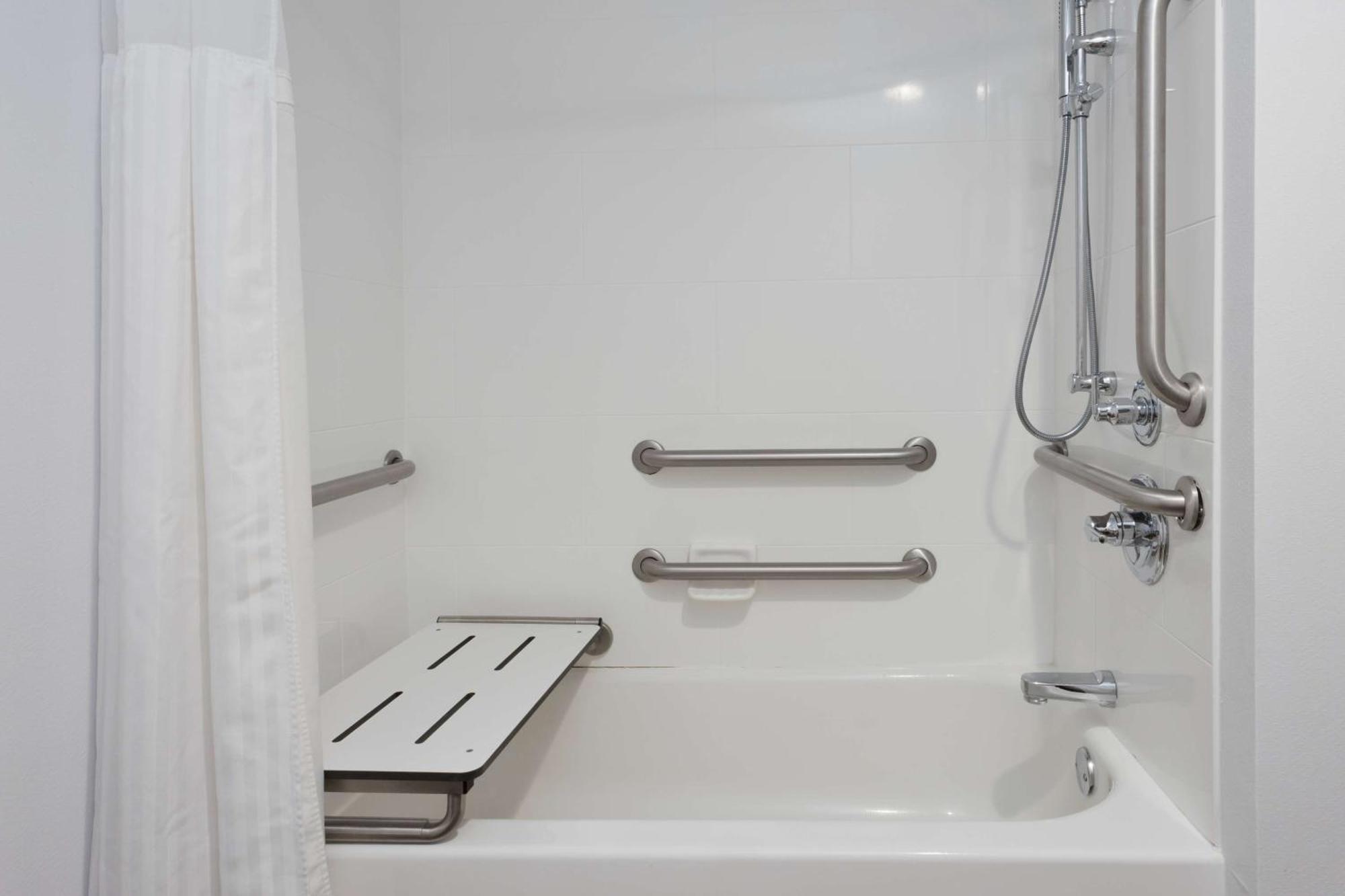 King Room Tub Mobility Hearing Access