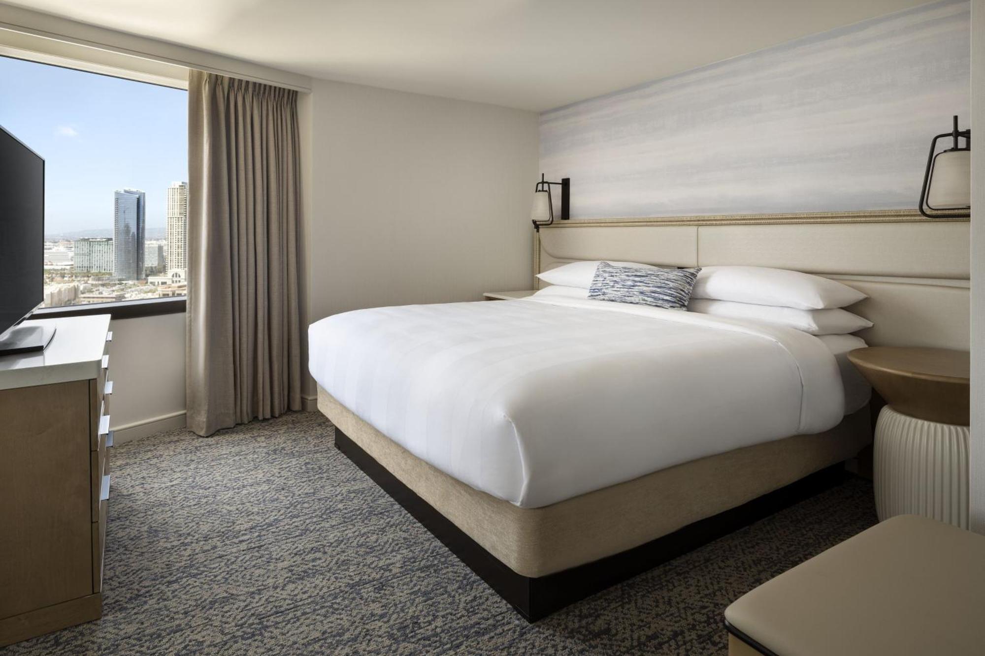 1 Bedroom Executive Suite, 1 King, Sofa bed, Bay view,1554725983:JPEG