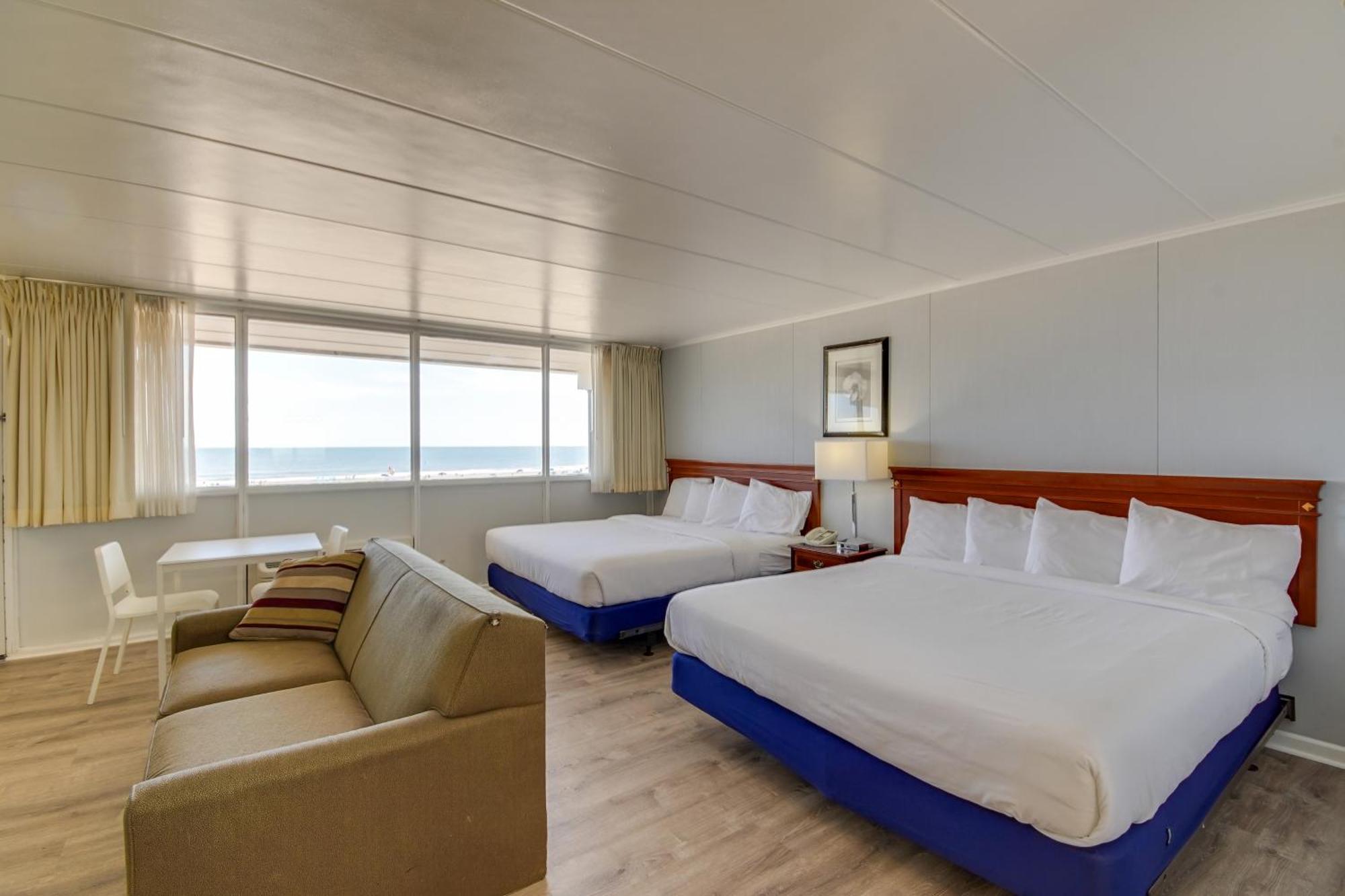 Large Ocean Front room Two King Beds Sofa Couch