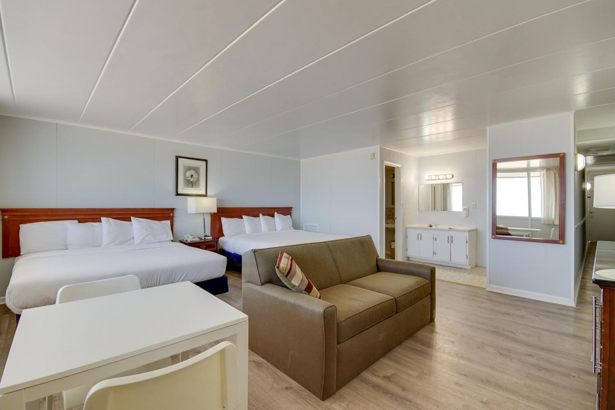 Large Ocean Front room Two King Beds Sofa Couch
