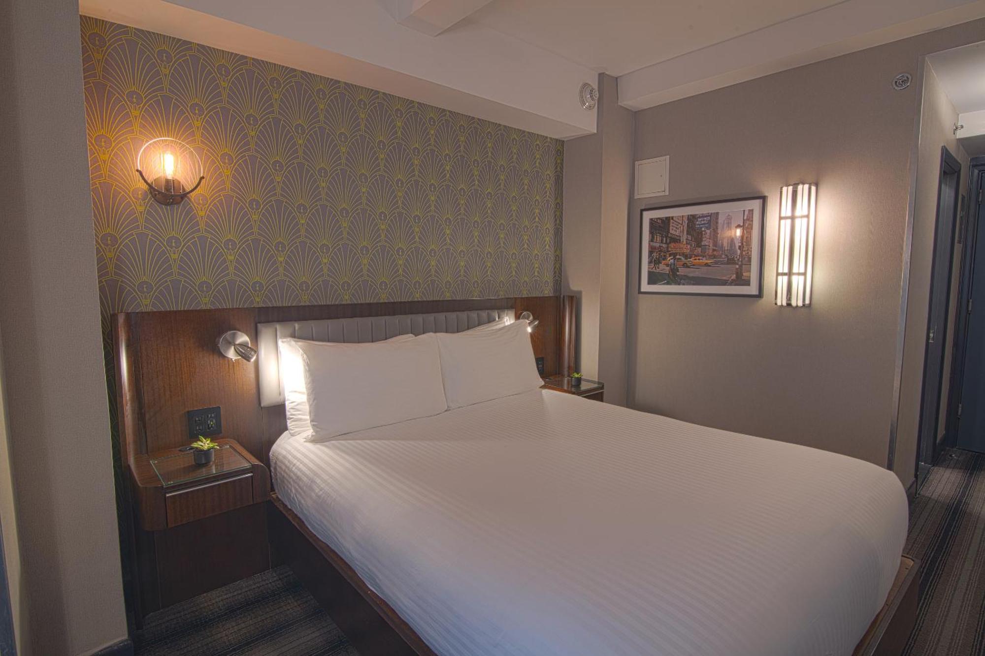 Signature 1 Queen Bed,1705877999:JPEG