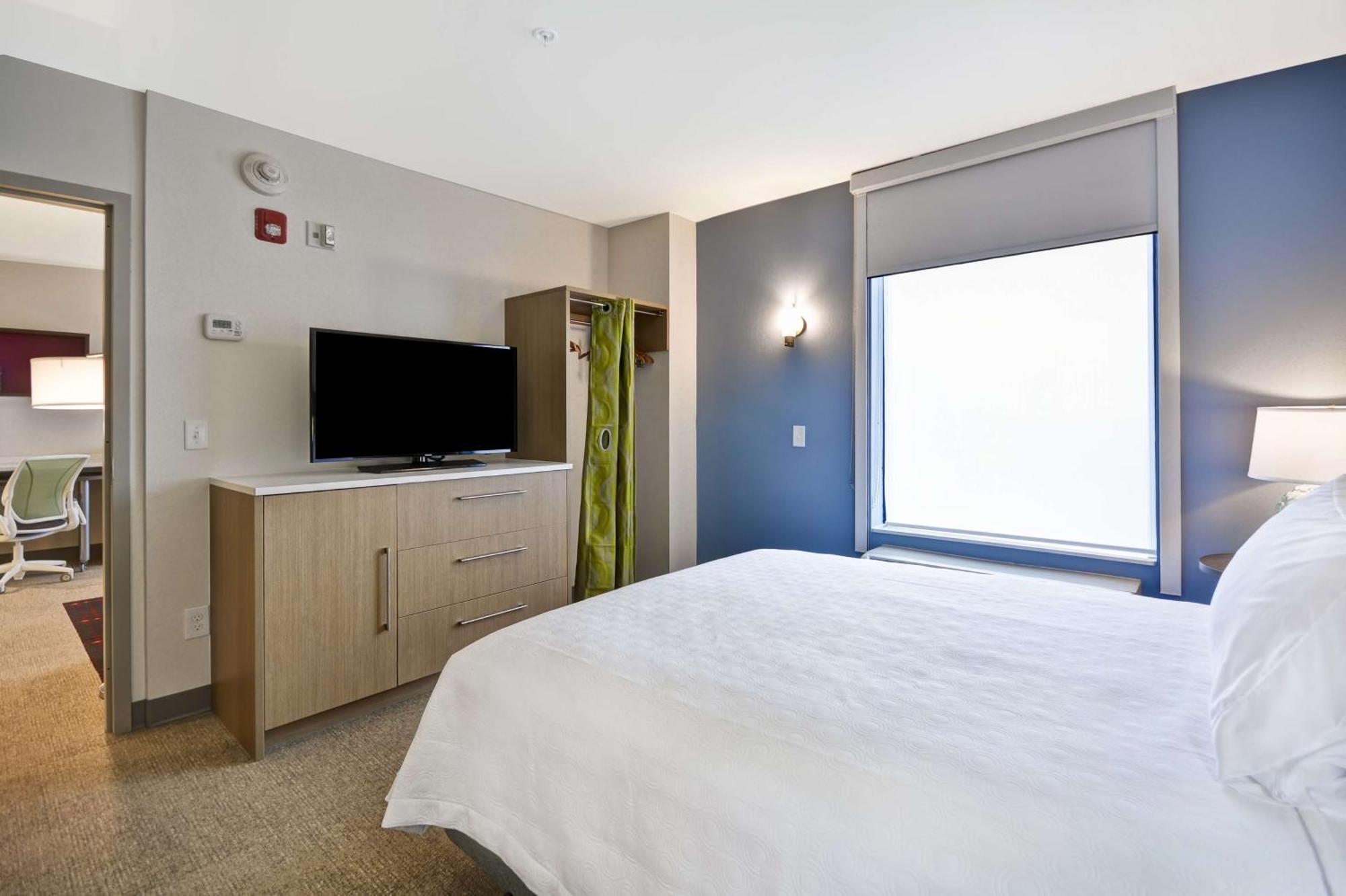 One-Bedroom Queen Suite Non-Smoking