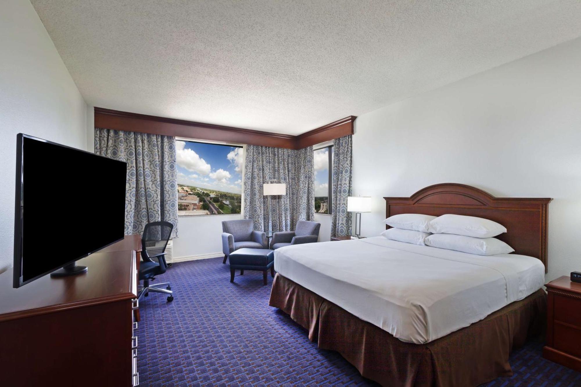 Deluxe Corner King Room with Sofa Bed and View