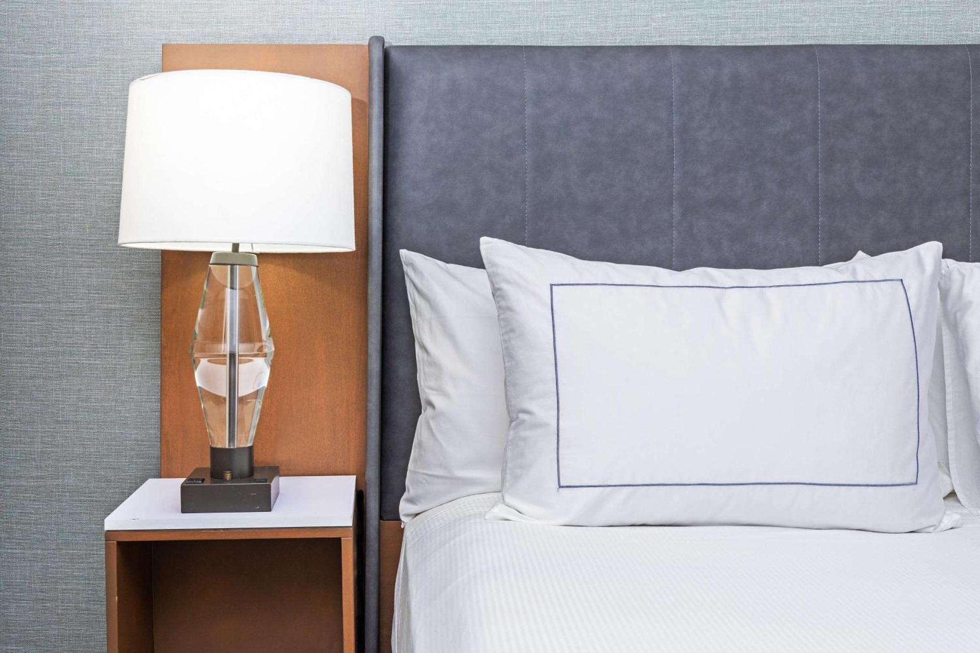 Zimmer mit Kingsize-Bett