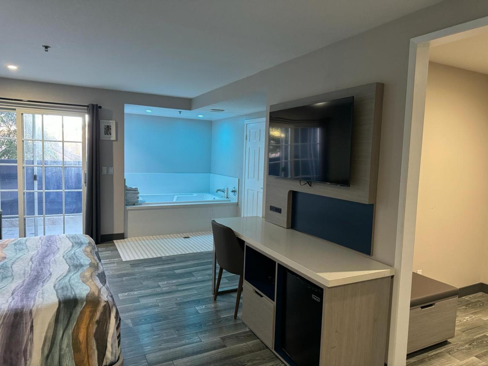 Suite mit Kingsize-Bett mit Whirlpool