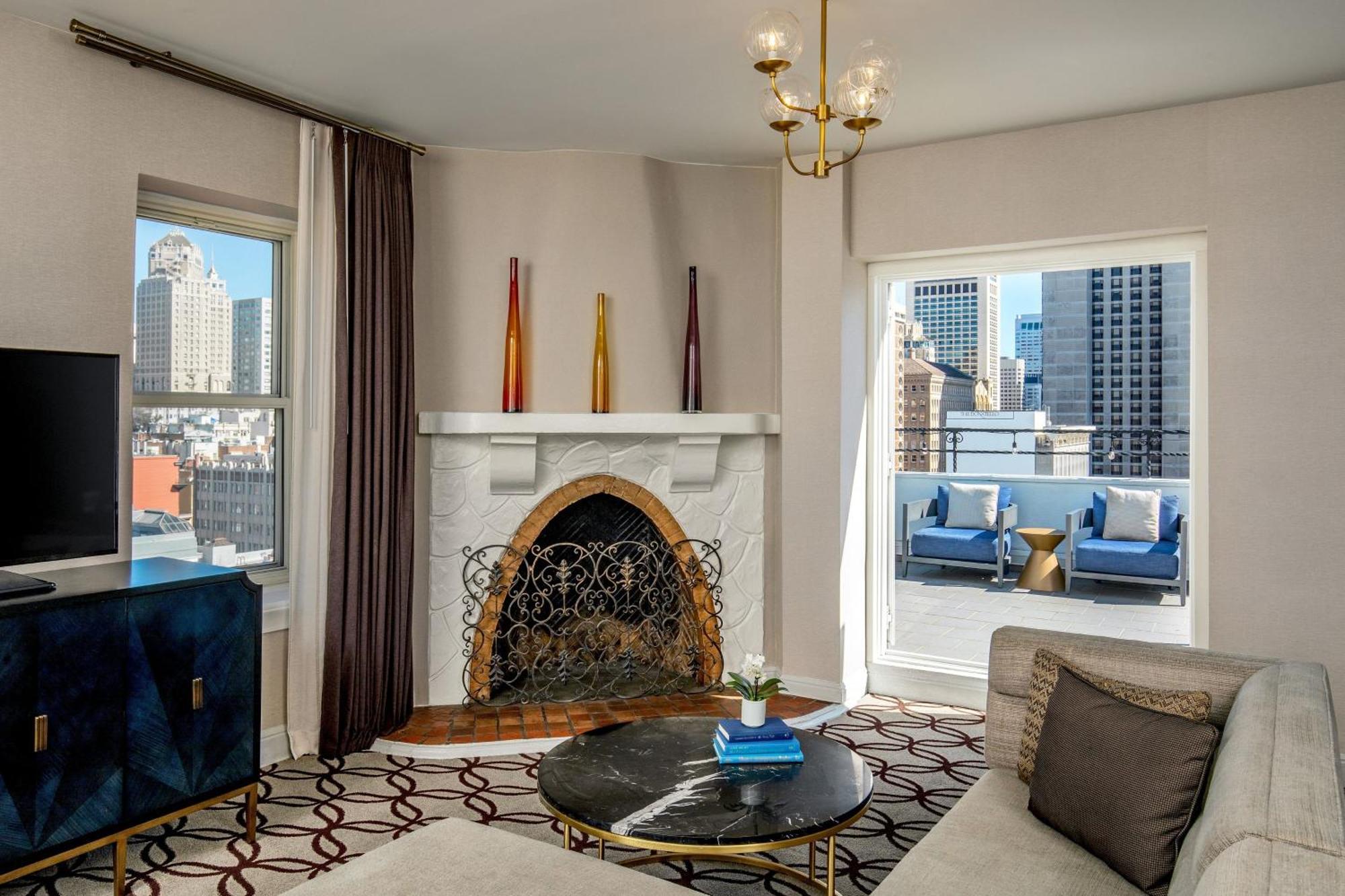 Samuel Suite, 1 Bedroom Suite, 1 King, Skyline view, Balcony,1572630632:JPEG
