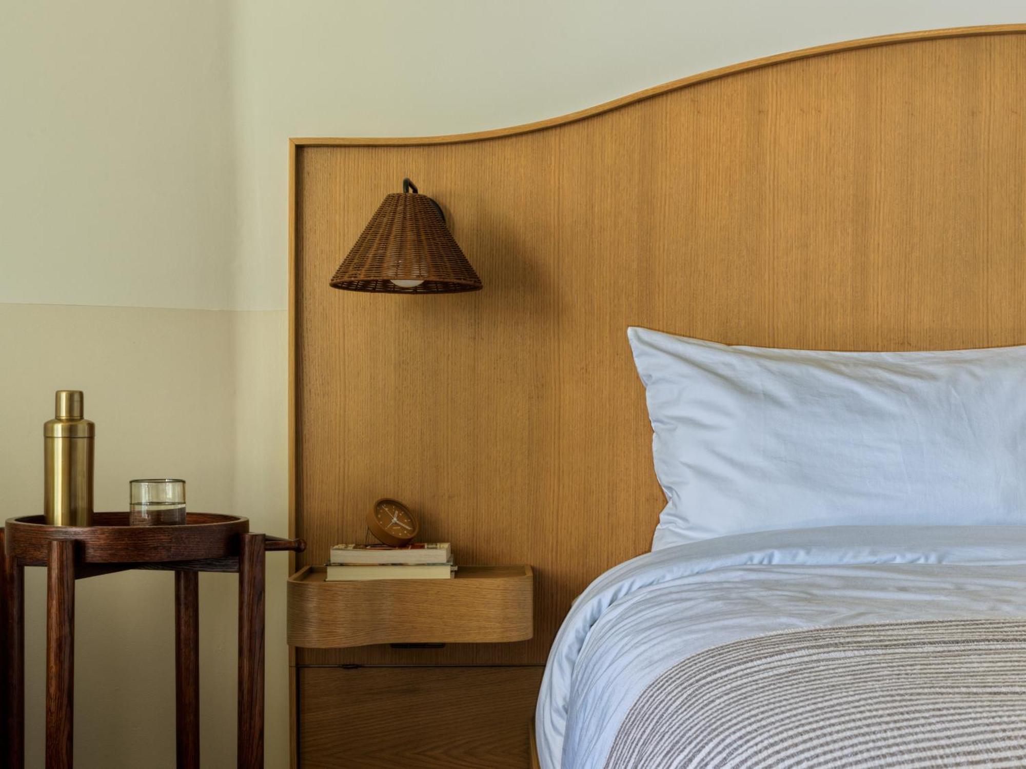 Village Room 1 King Bed