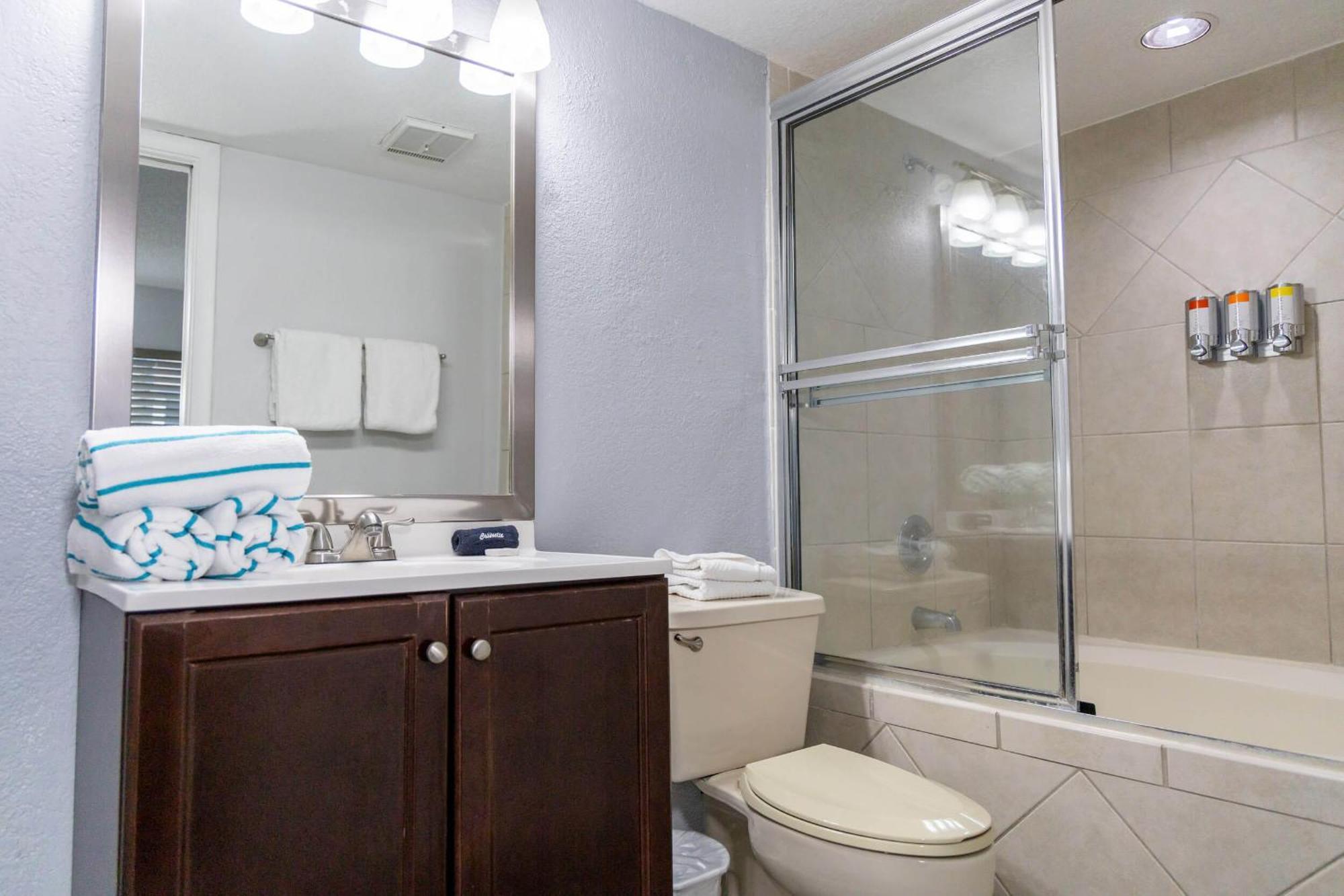Two-Bedroom Suite at the Oaks
