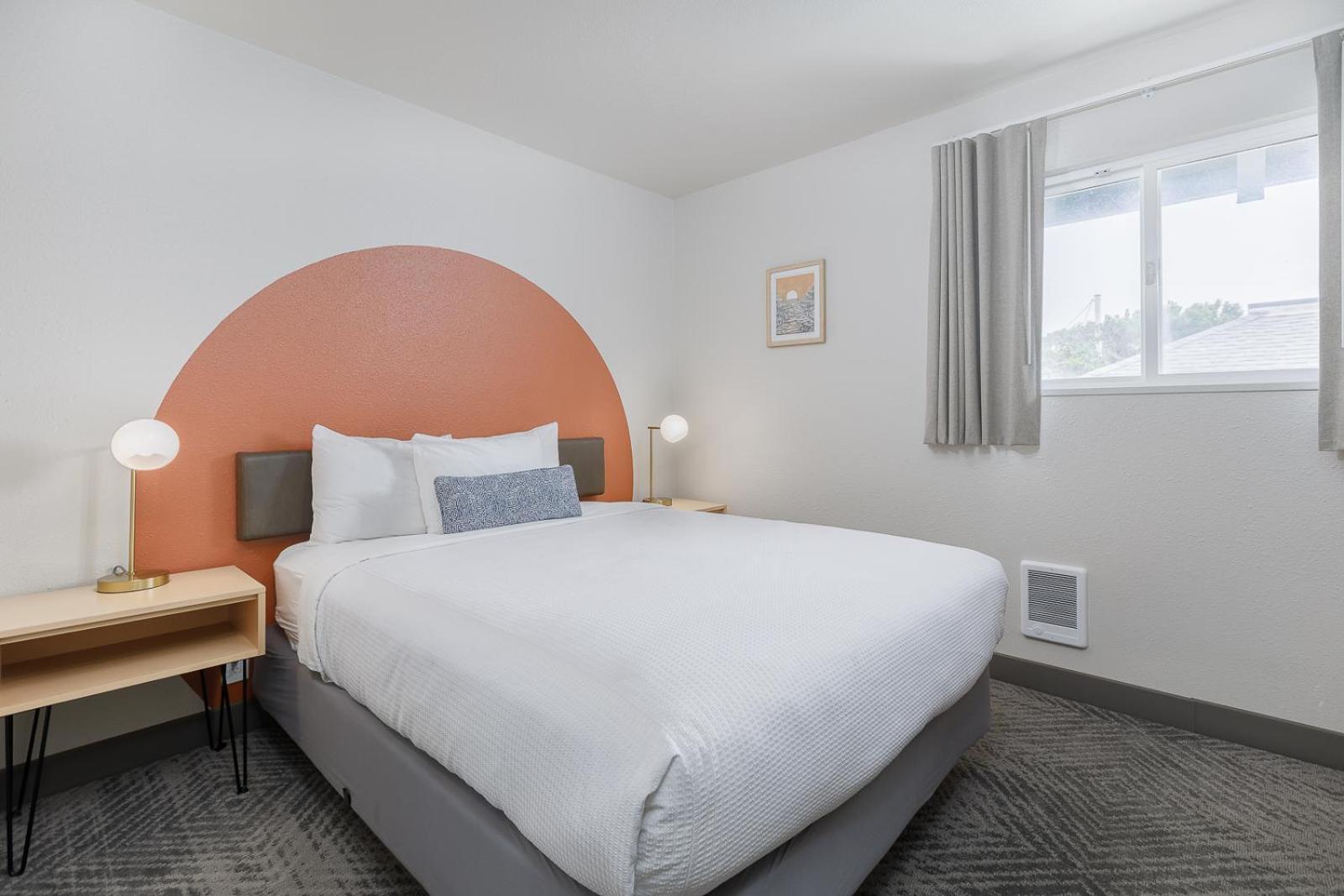Deluxe One Bedroom Suite Non Smoking
