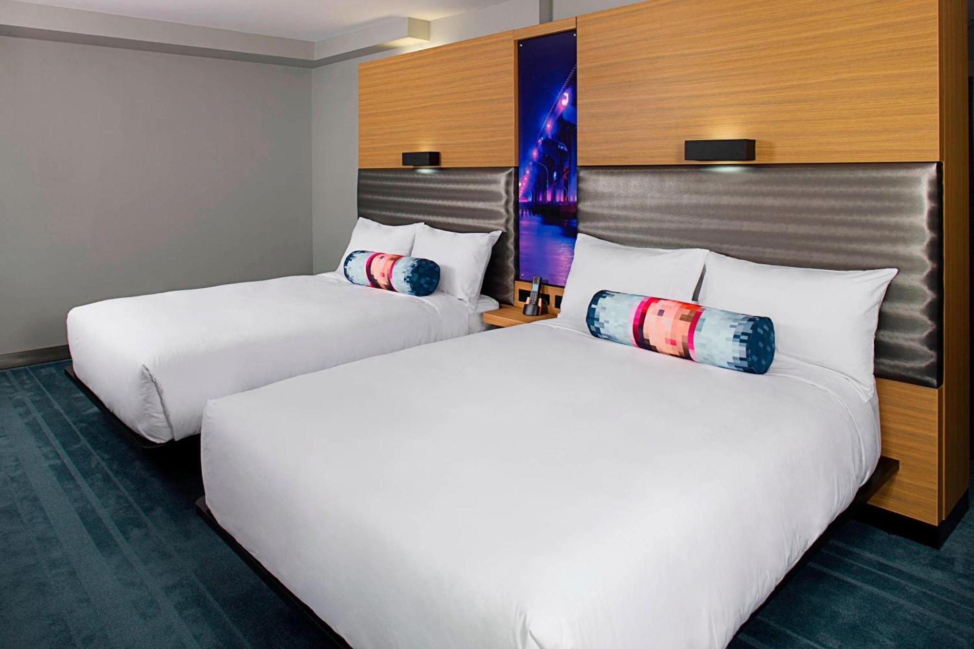 Queen Suite with Roll In Shower/City View/Balcony - Mobility Accessible,1631568675:JPEG