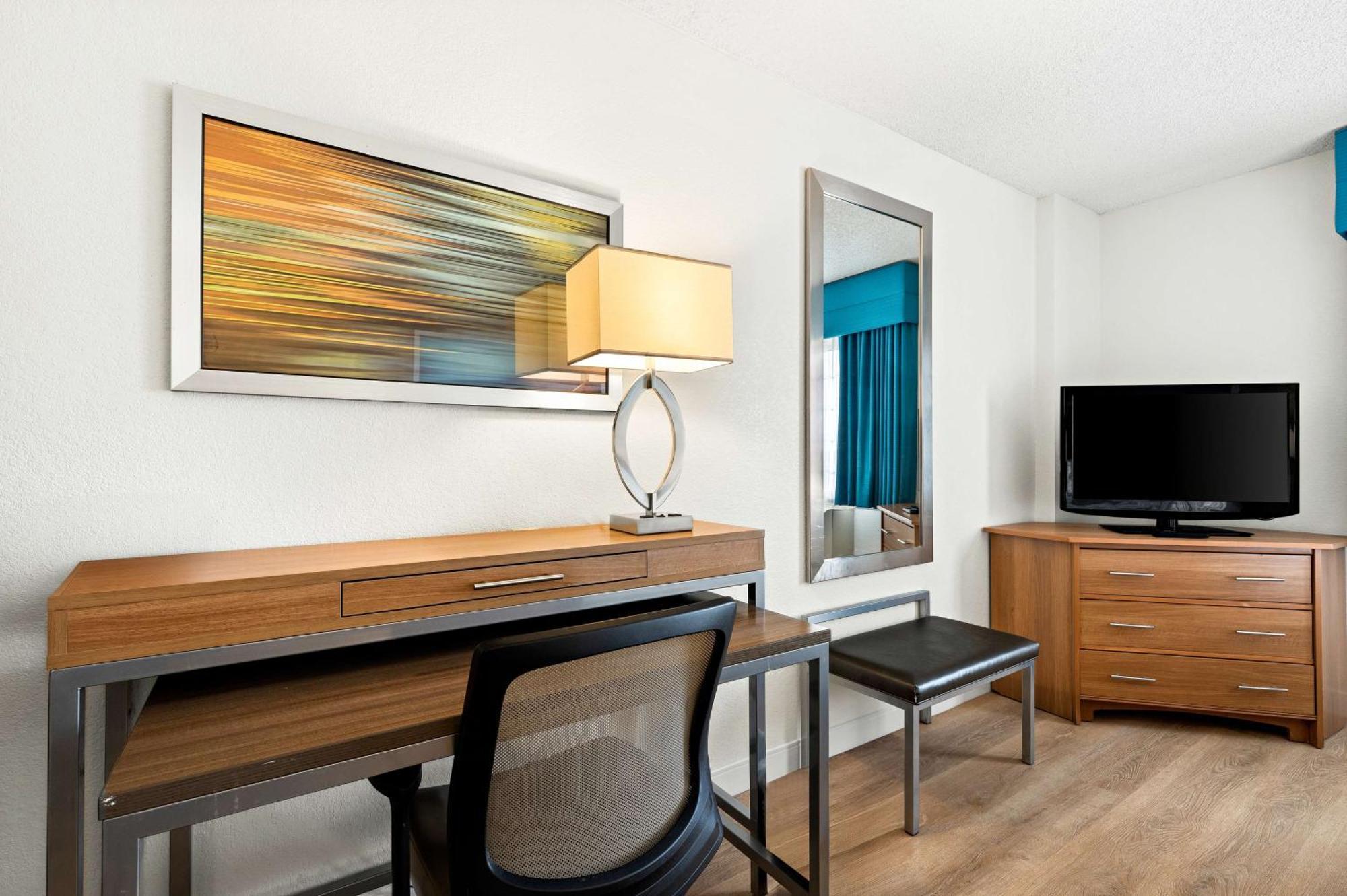Deluxe King Room Mobility Accessible
