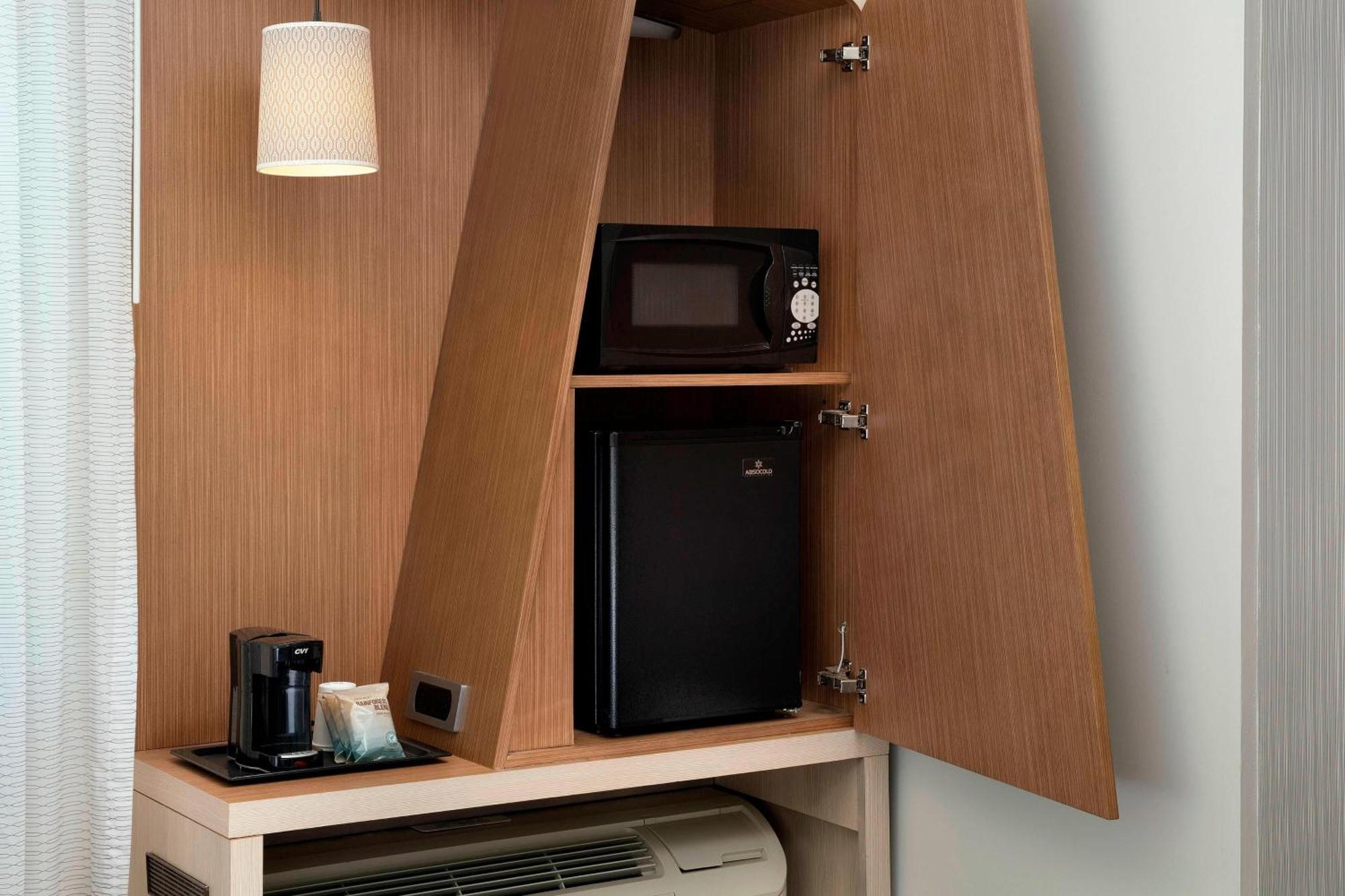 Habitación con cama extragrande y sofá cama - Adaptada para personas con discapacidad auditiva