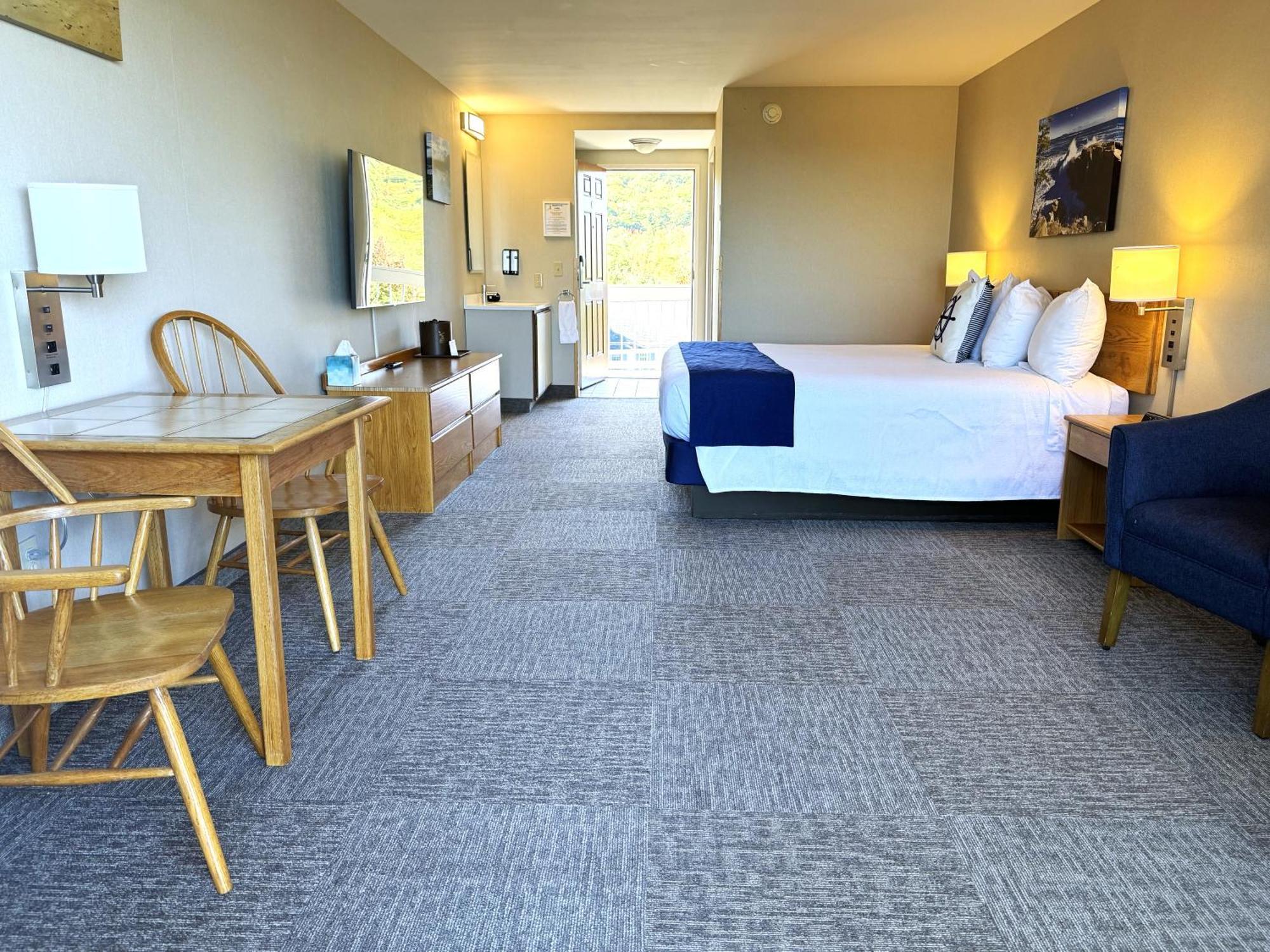 Premier King Room Ocean View Balcony 1 King Bed 3rd or 4th Floor NON-PET