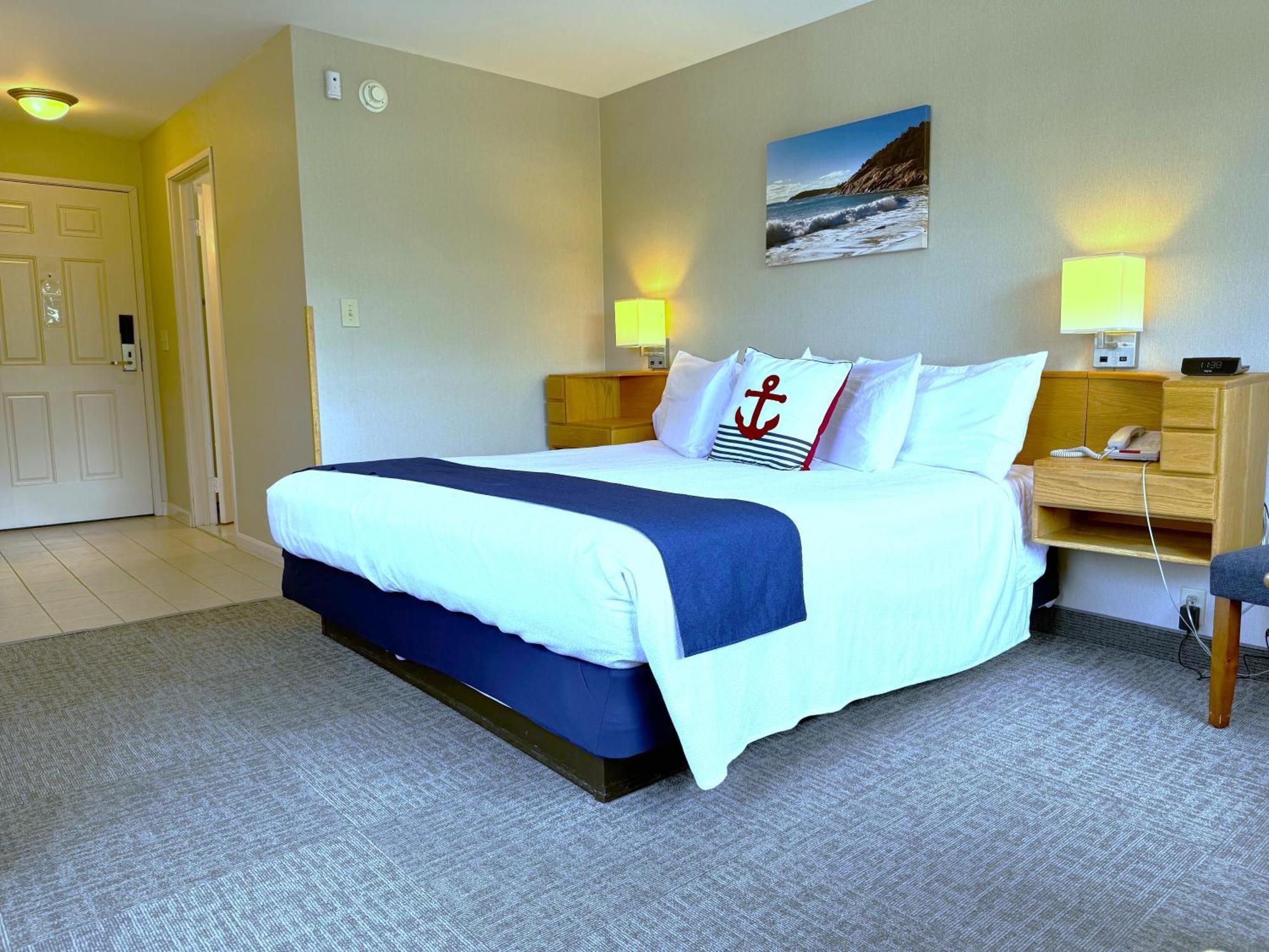 King Room Mountain View 1 King Bed 3rd Floor NON-PET