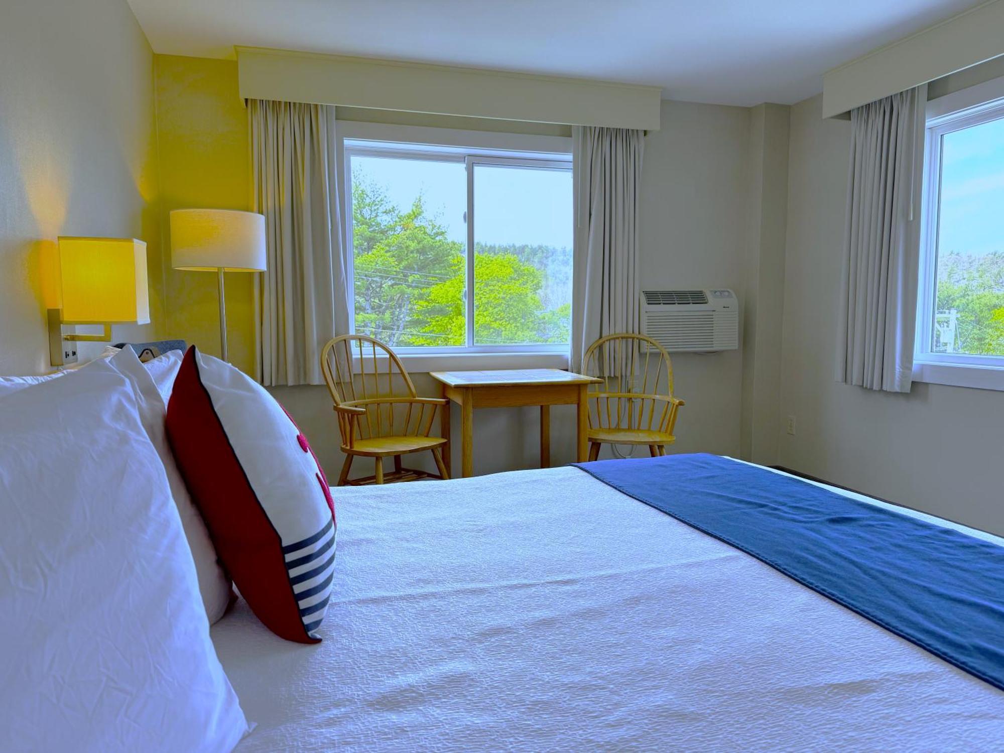 King Room Mountain View 1 King Bed 3rd Floor NON-PET