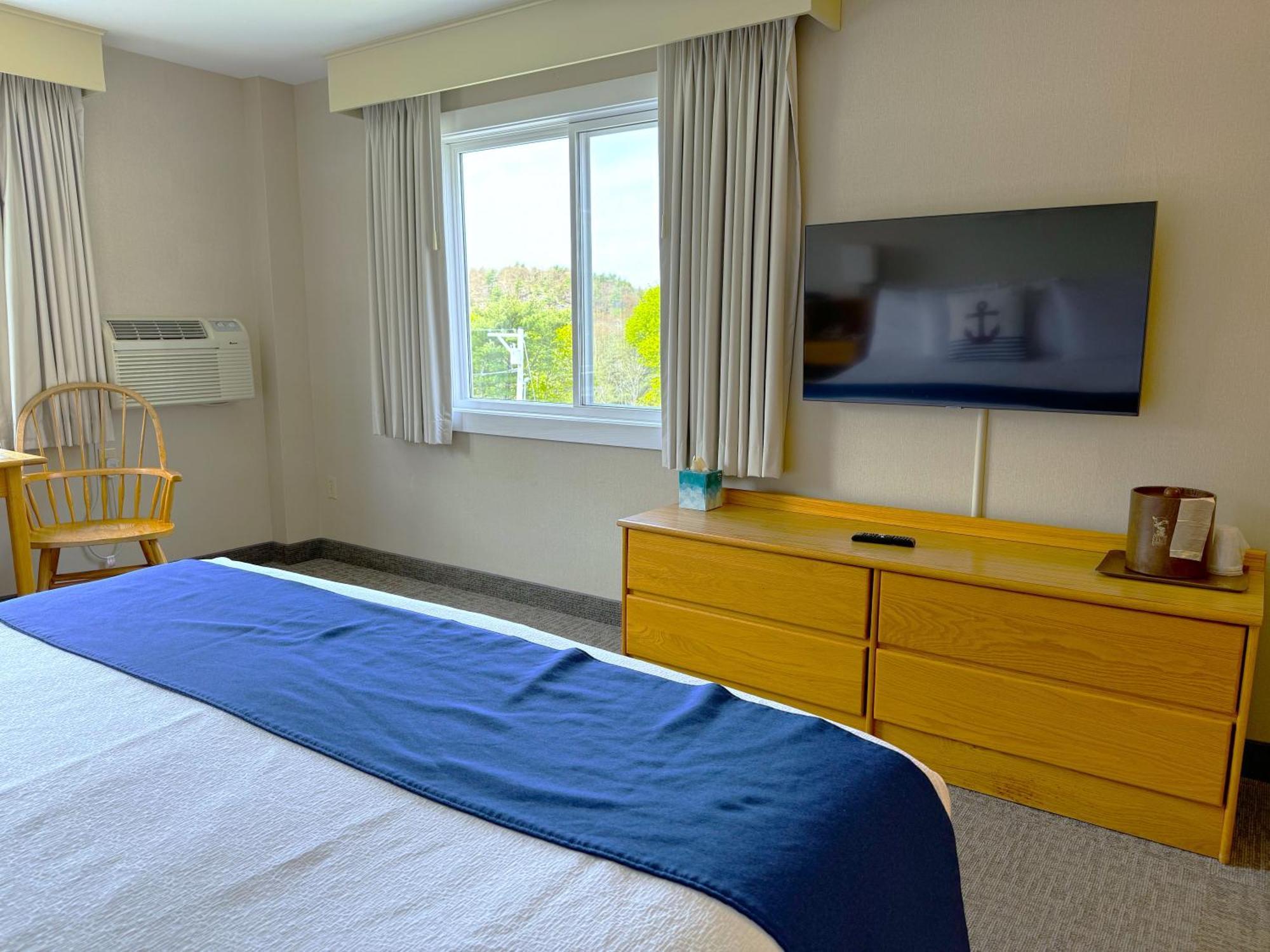 King Room Mountain View 1 King Bed 3rd Floor NON-PET