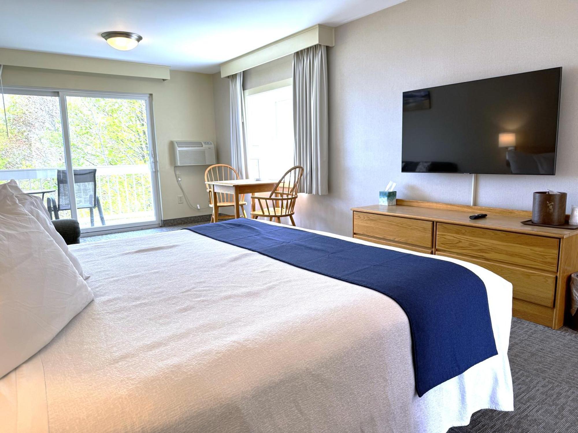 King Room Ocean View Balcony 1 King Bed Sofa Bed 2nd Floor NON-PET