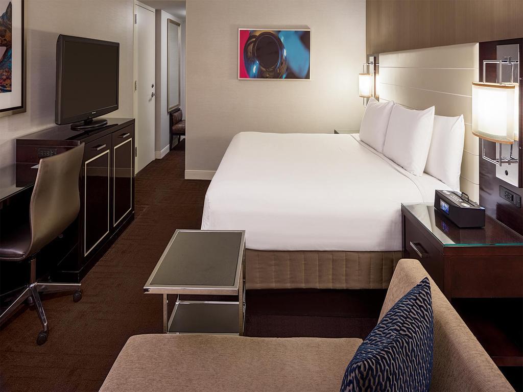 King Room - Club Access,676606182:JPEG