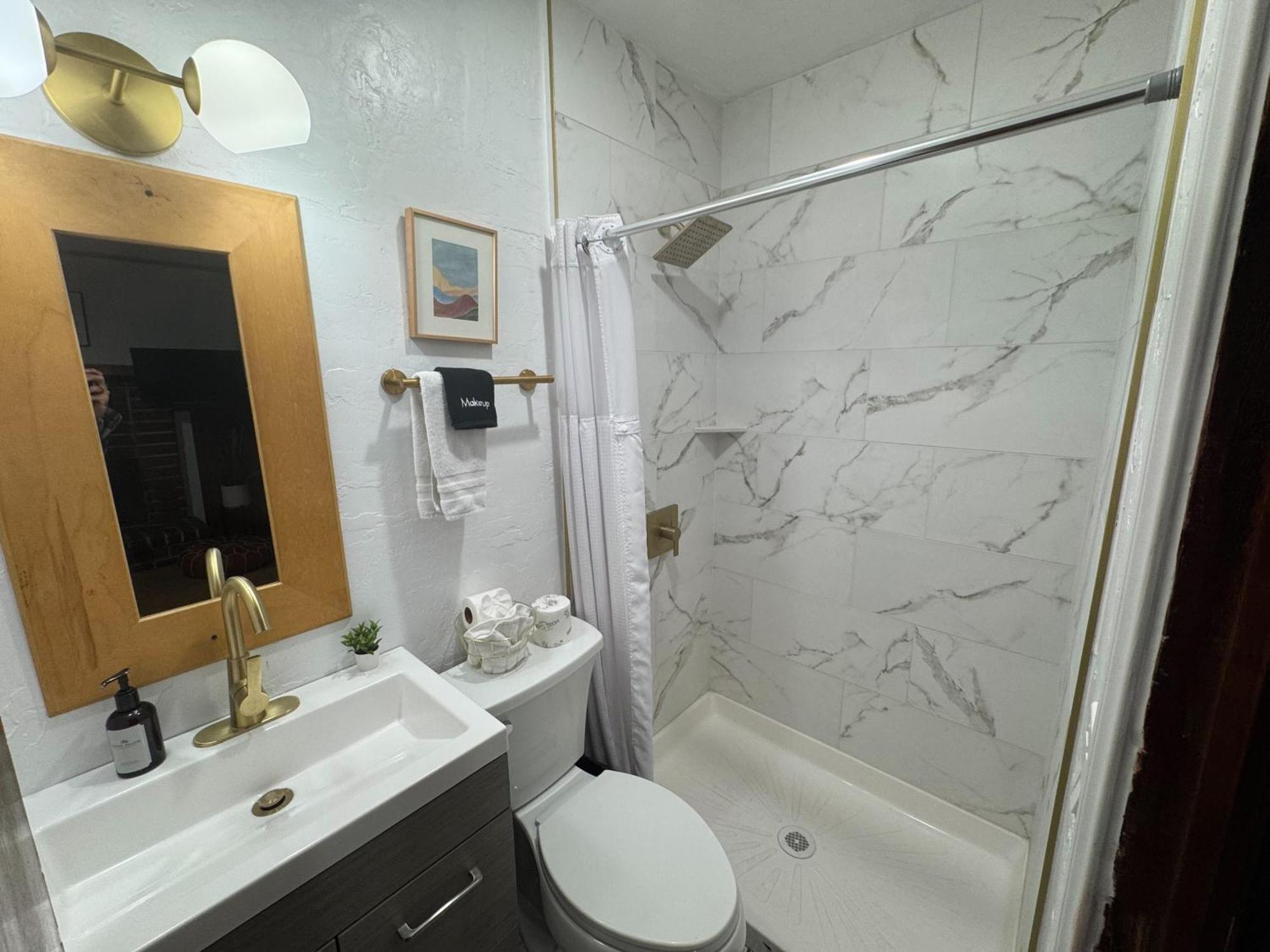 Deluxe Queen Suite