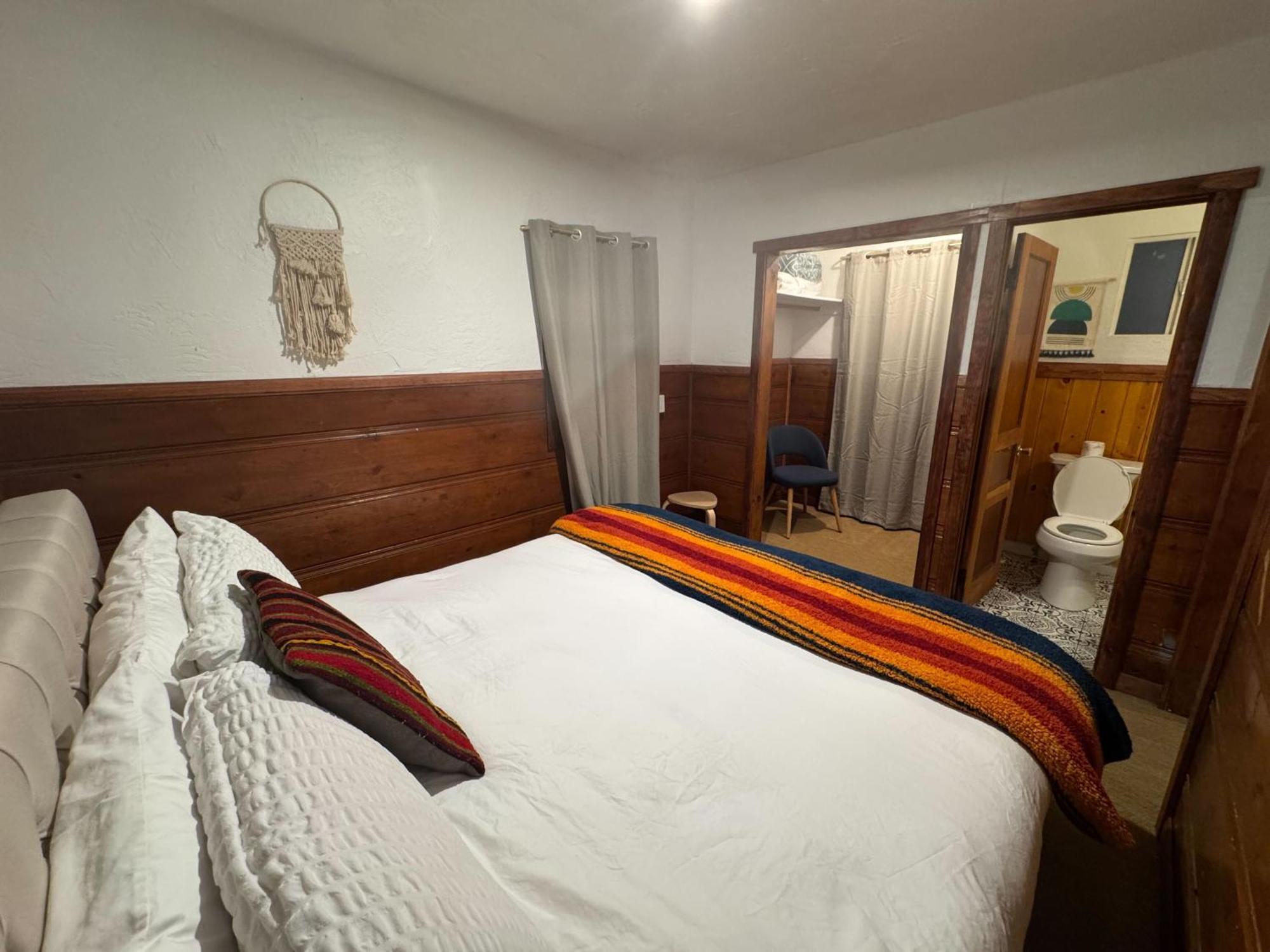 Deluxe Queen Suite
