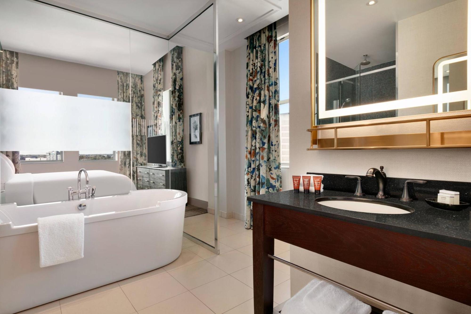 Penthouse King Suite,1630863065:JPEG