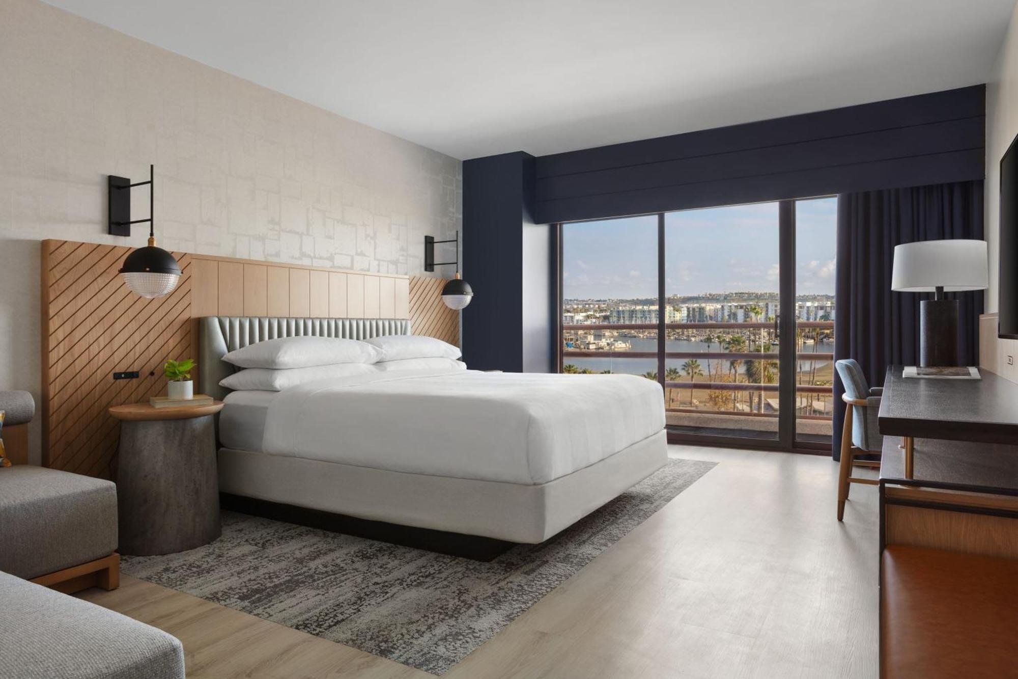 Chambre Lit King-Size - Vue sur Port de Plaisance