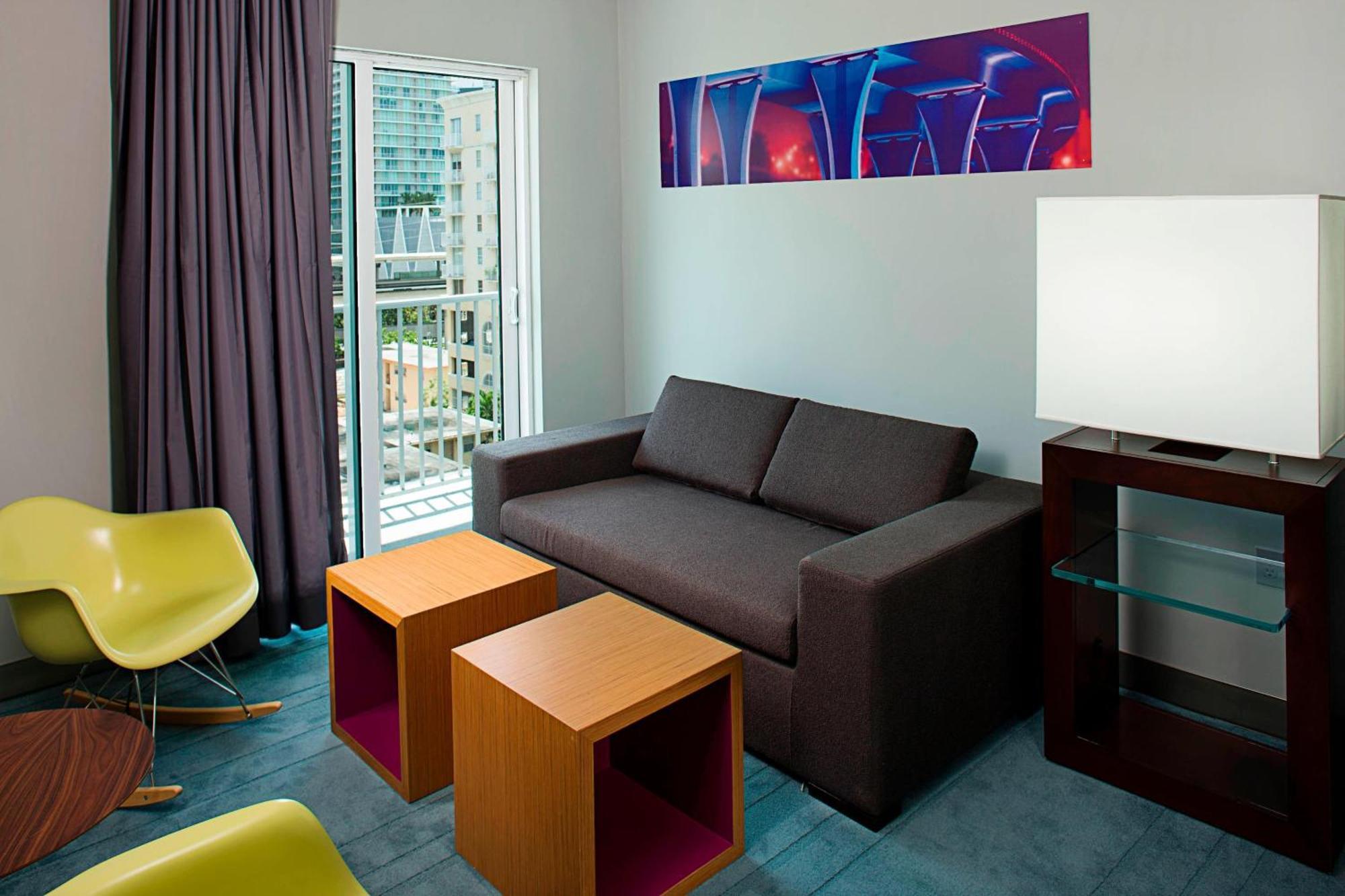 Savvy Suite, 1 King, Sofa bed, City view, High floor, Balcony
