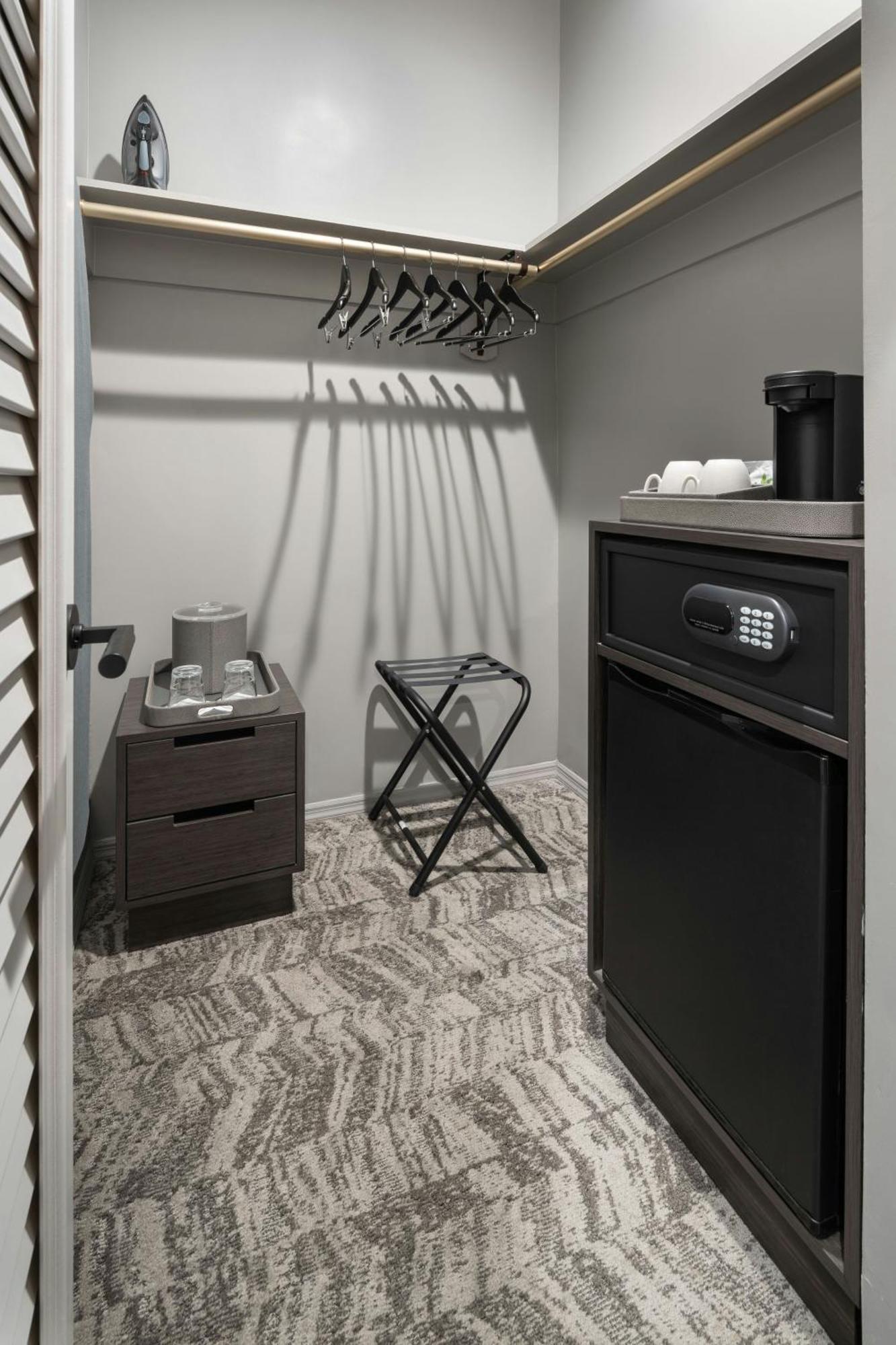 Suite with Two Double Beds and Sofa Bed,1632207429:JPEG