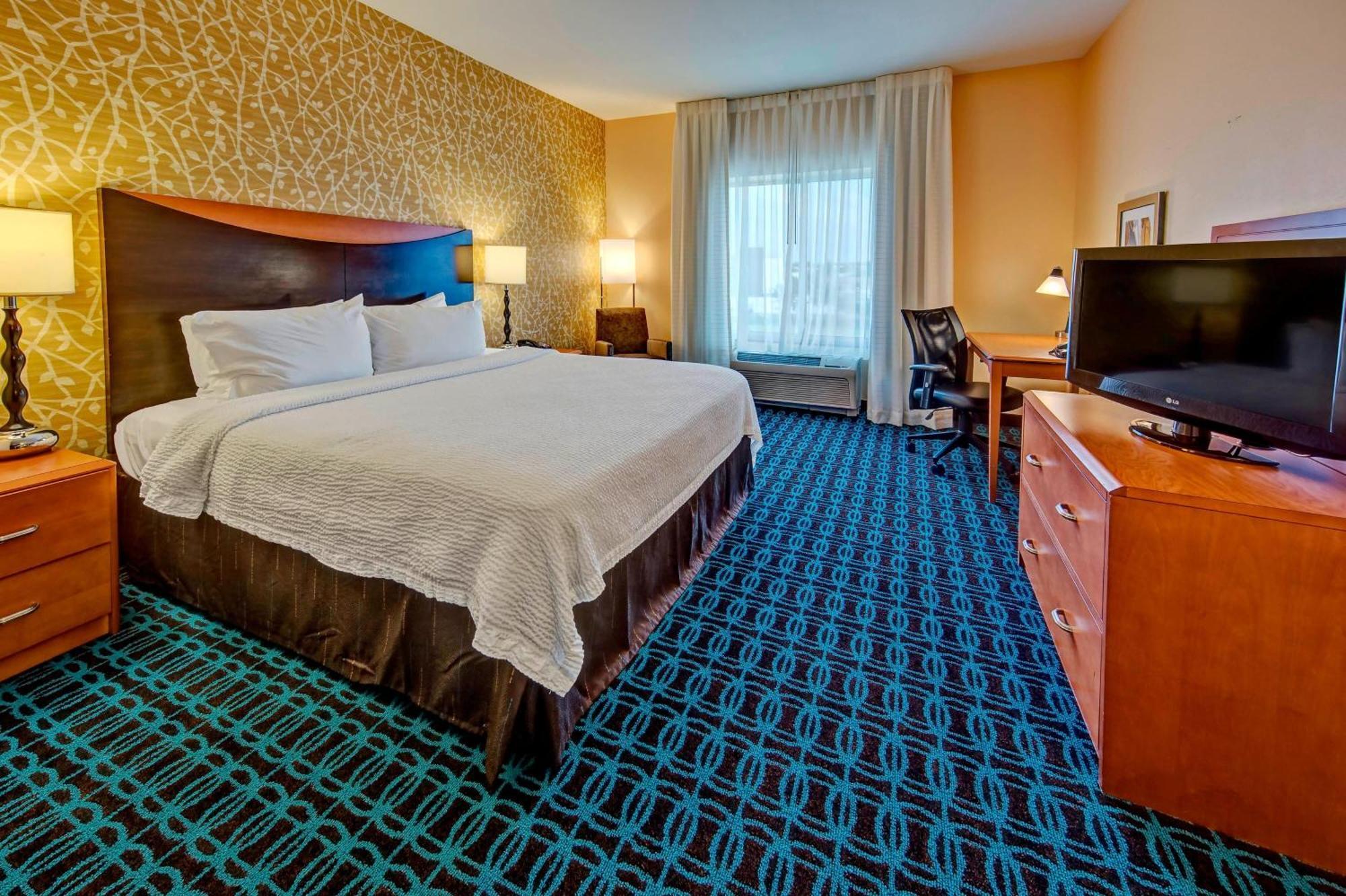 Zimmer mit Kingsize-Bett und Whirlpool