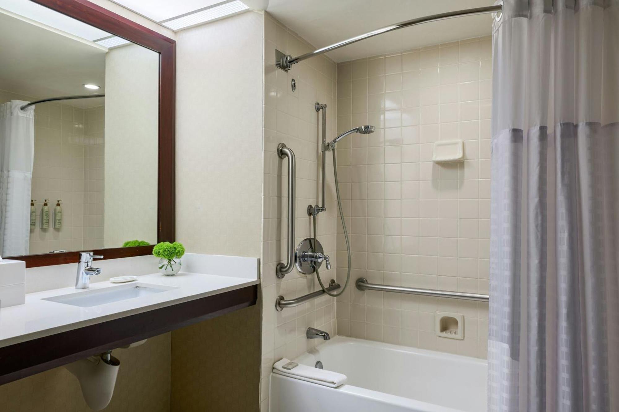Guest Room, 1 King,1632240896:JPEG