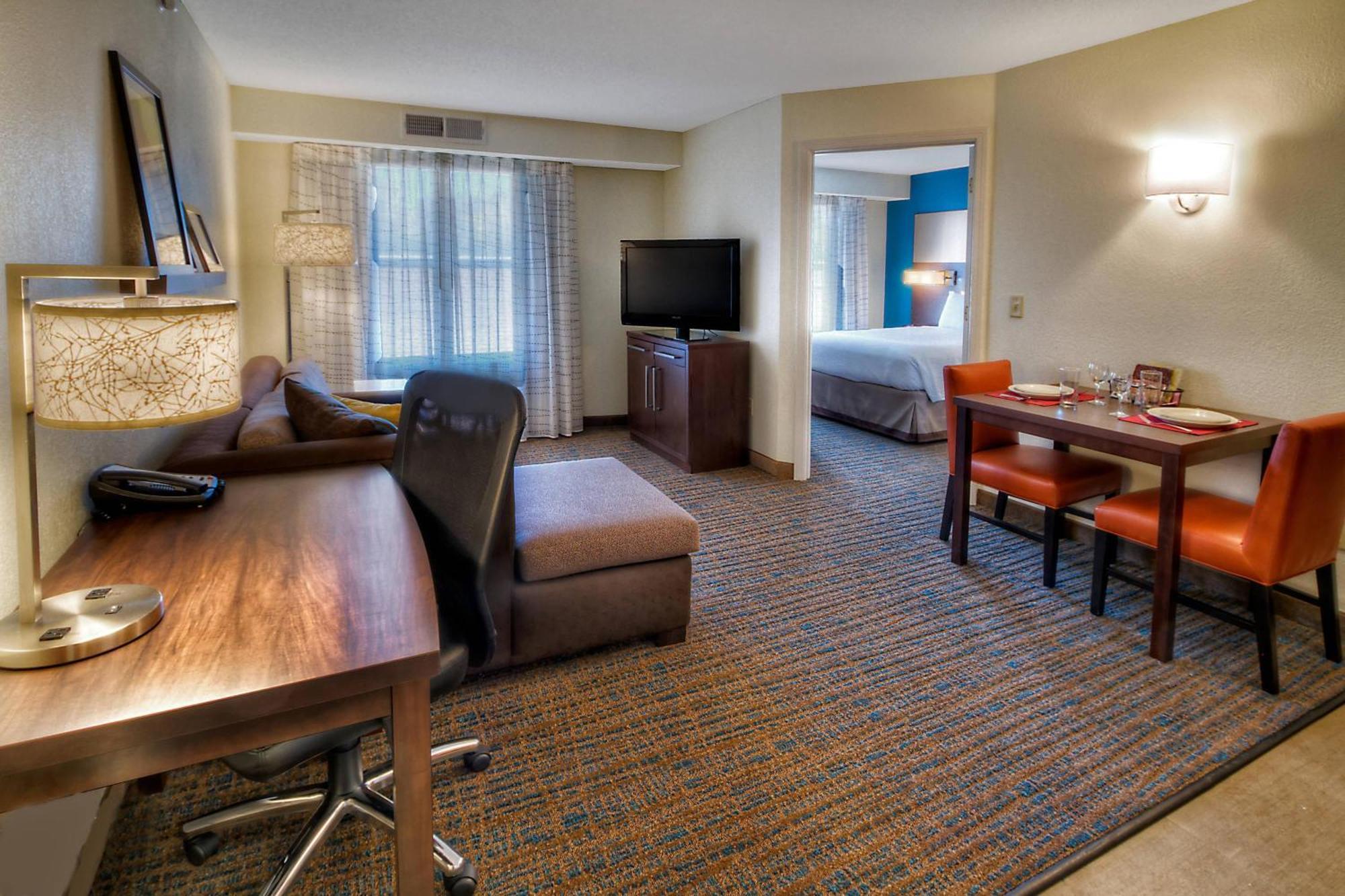 One-Bedroom Queen Suite