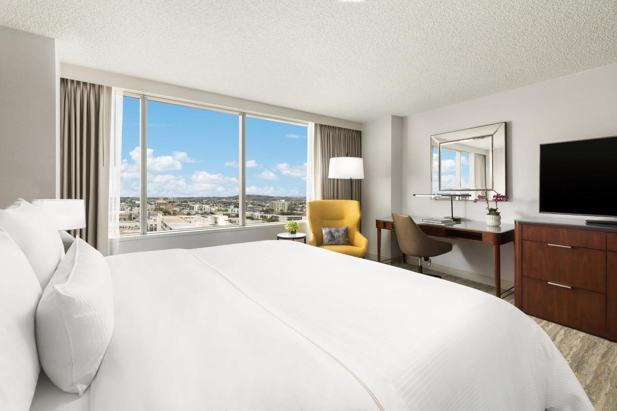 Guest room 1 King City view