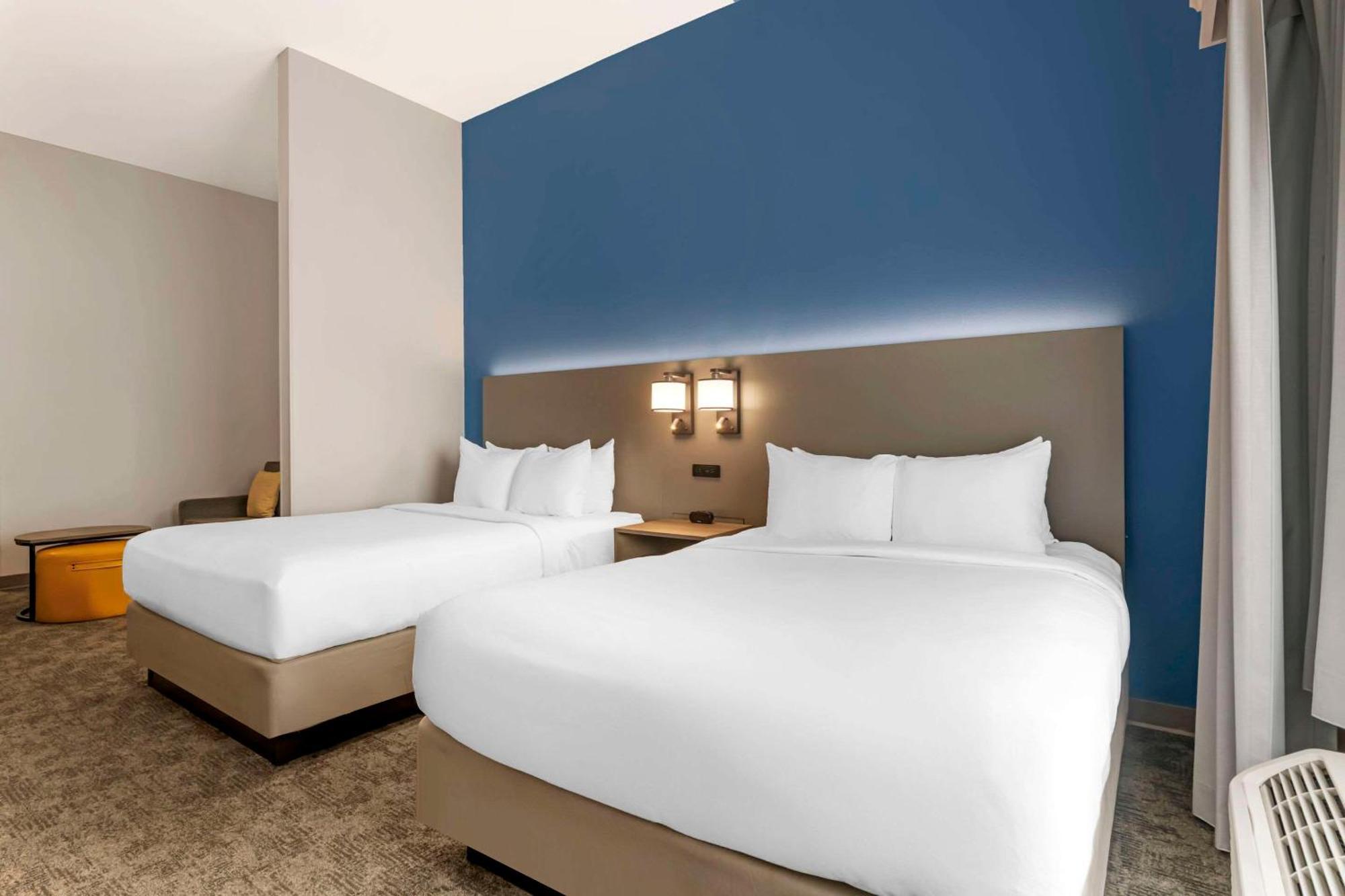 Queen Suite Two Queen Beds Accessible or Non-Smoking,1641743202:JPEG