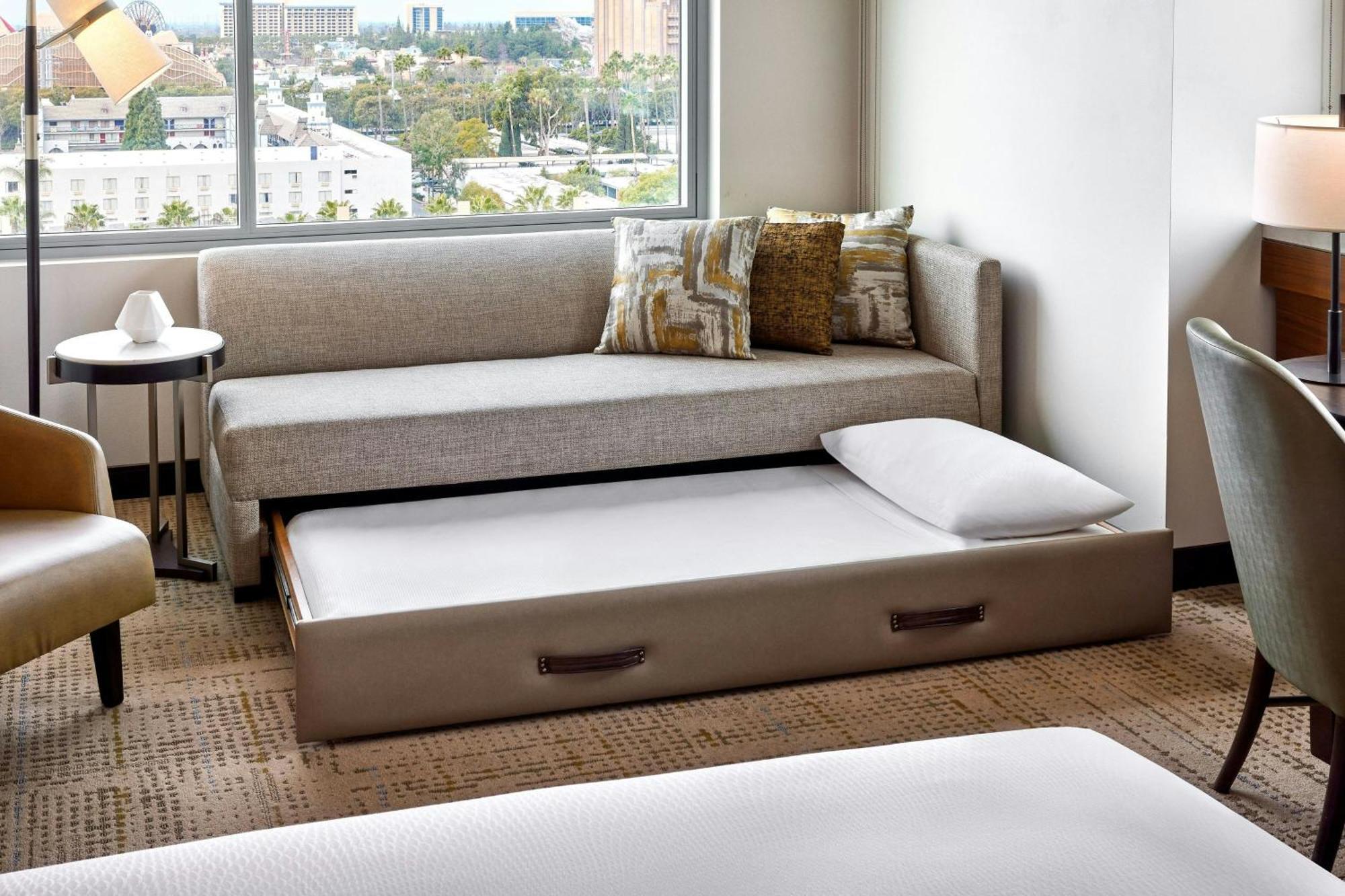 Deluxe King Room Trundle Bed Pool View