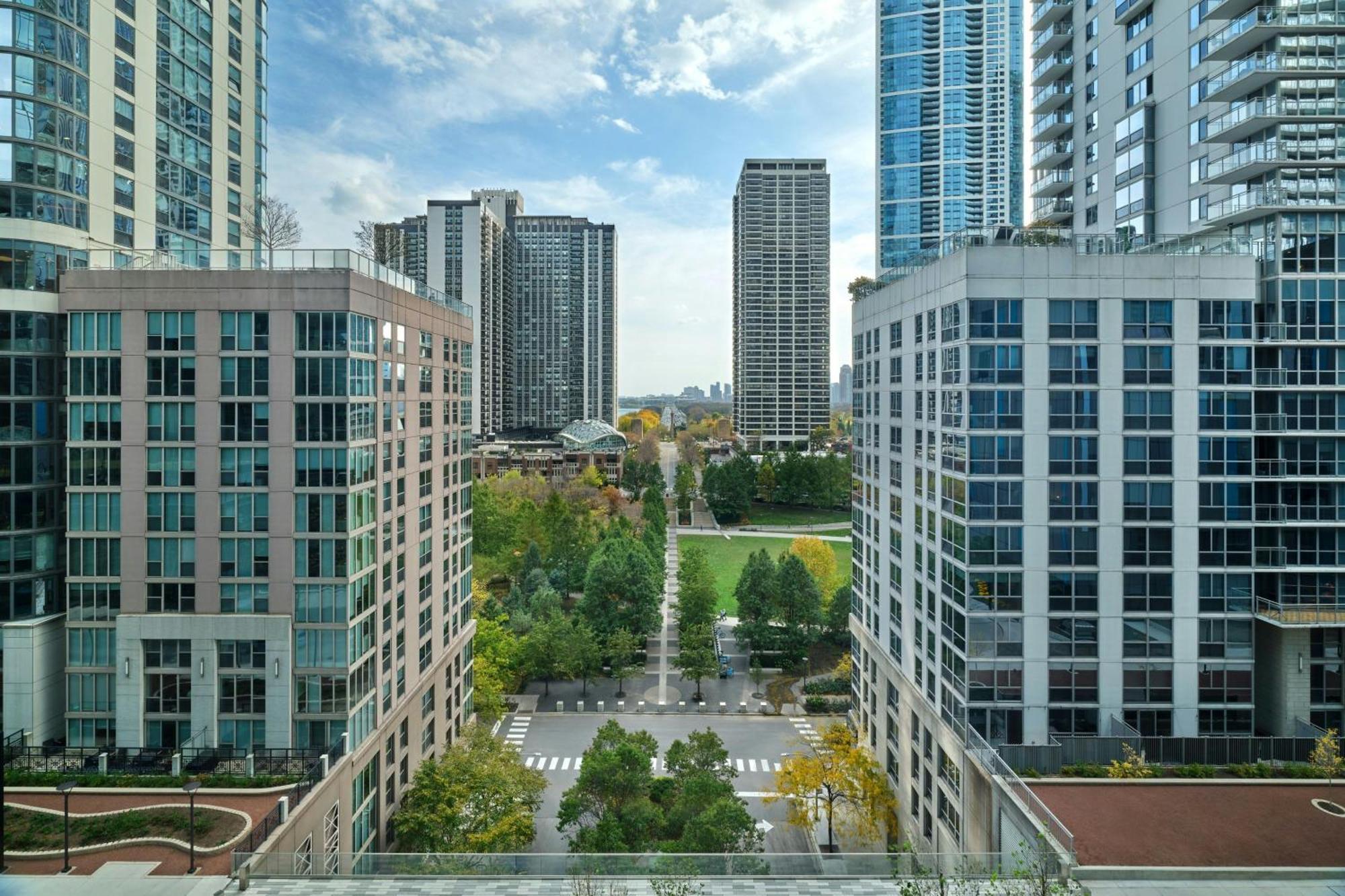 Superior King Room City View