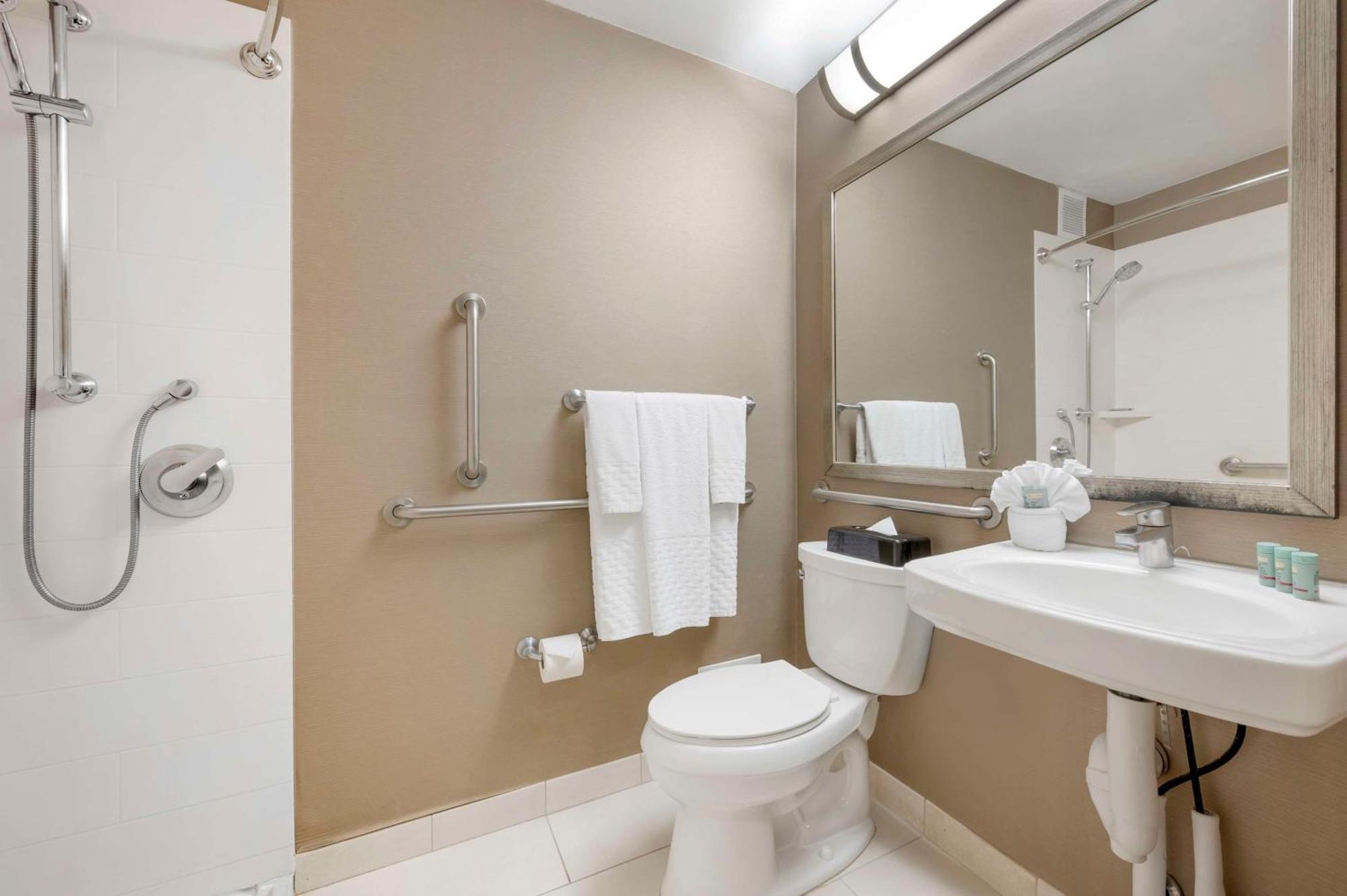 Single Queen Economy Room - Disability Access,1645648726:JPEG