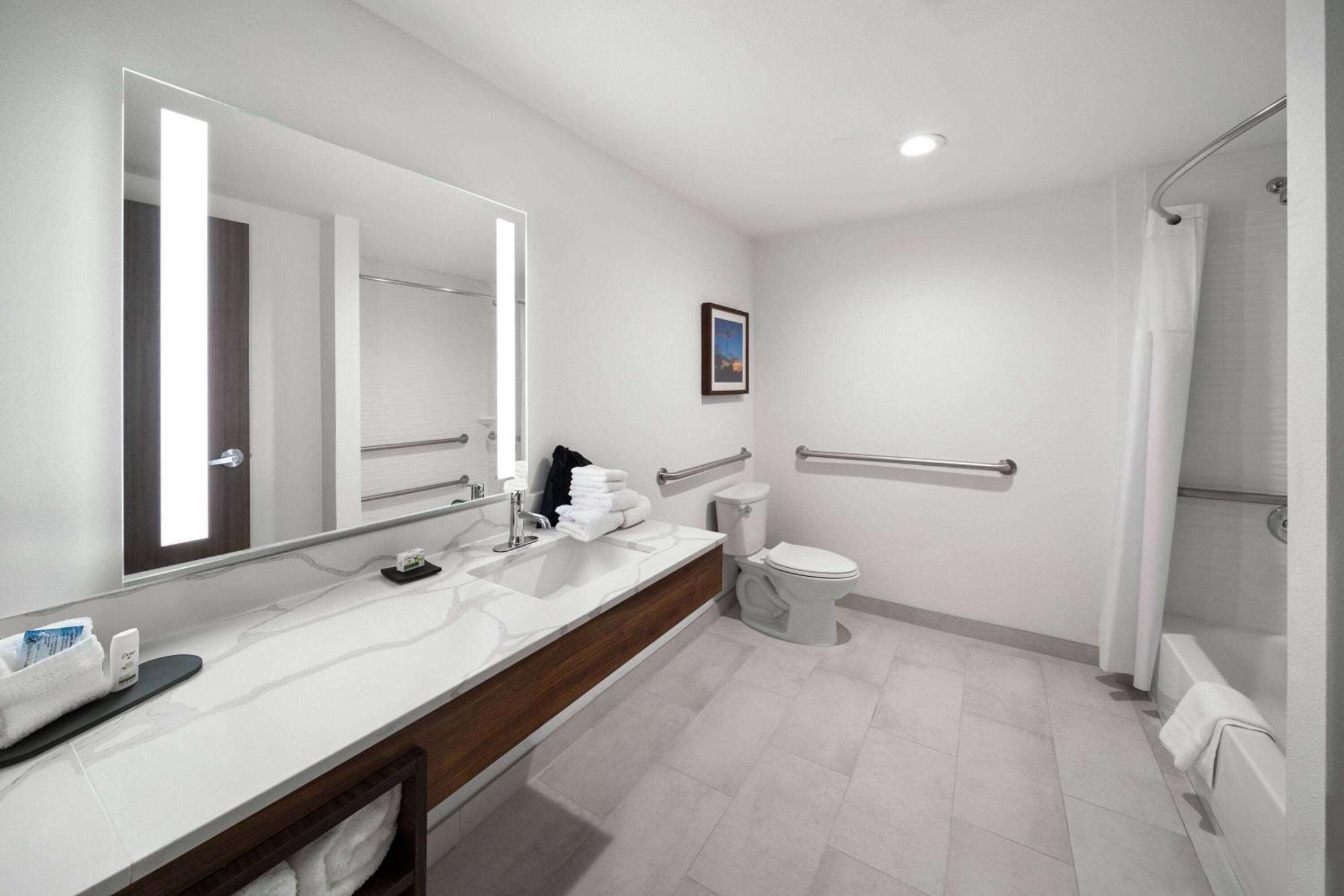Suite Junior con zona de cocina - Cama extragrande - Adaptada para personas con movilidad reducida