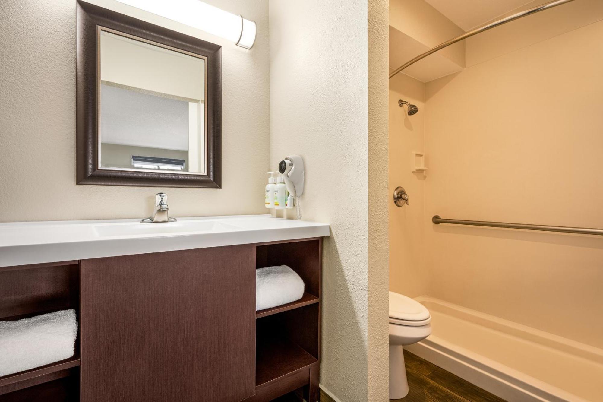 Chambre 2 Lits Queen-Size Deluxe - Accessible aux Personnes à Mobilité Réduite - Non-Fumeurs